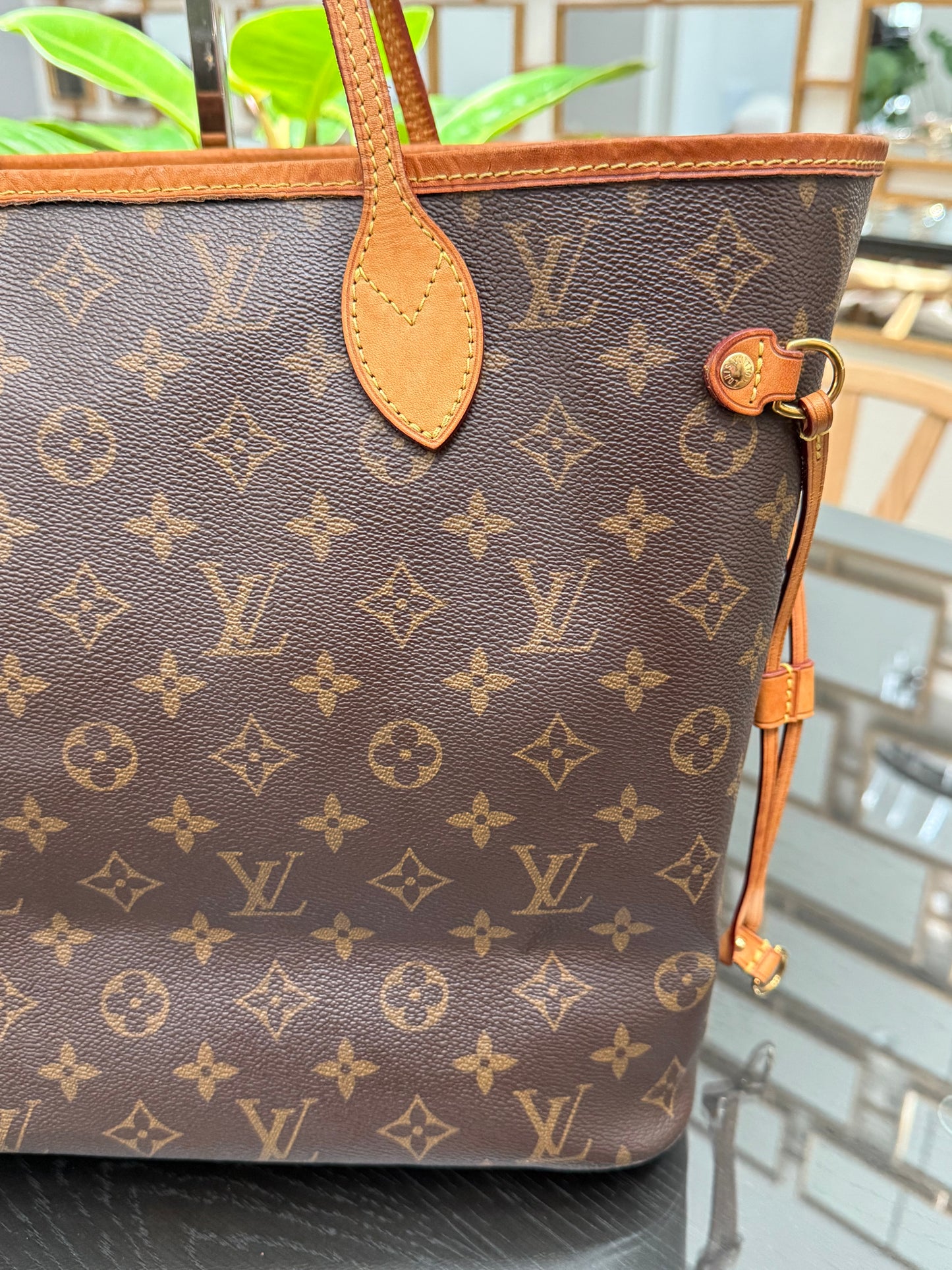 Neverfull MM with Dustbag ๐
Year: 2016