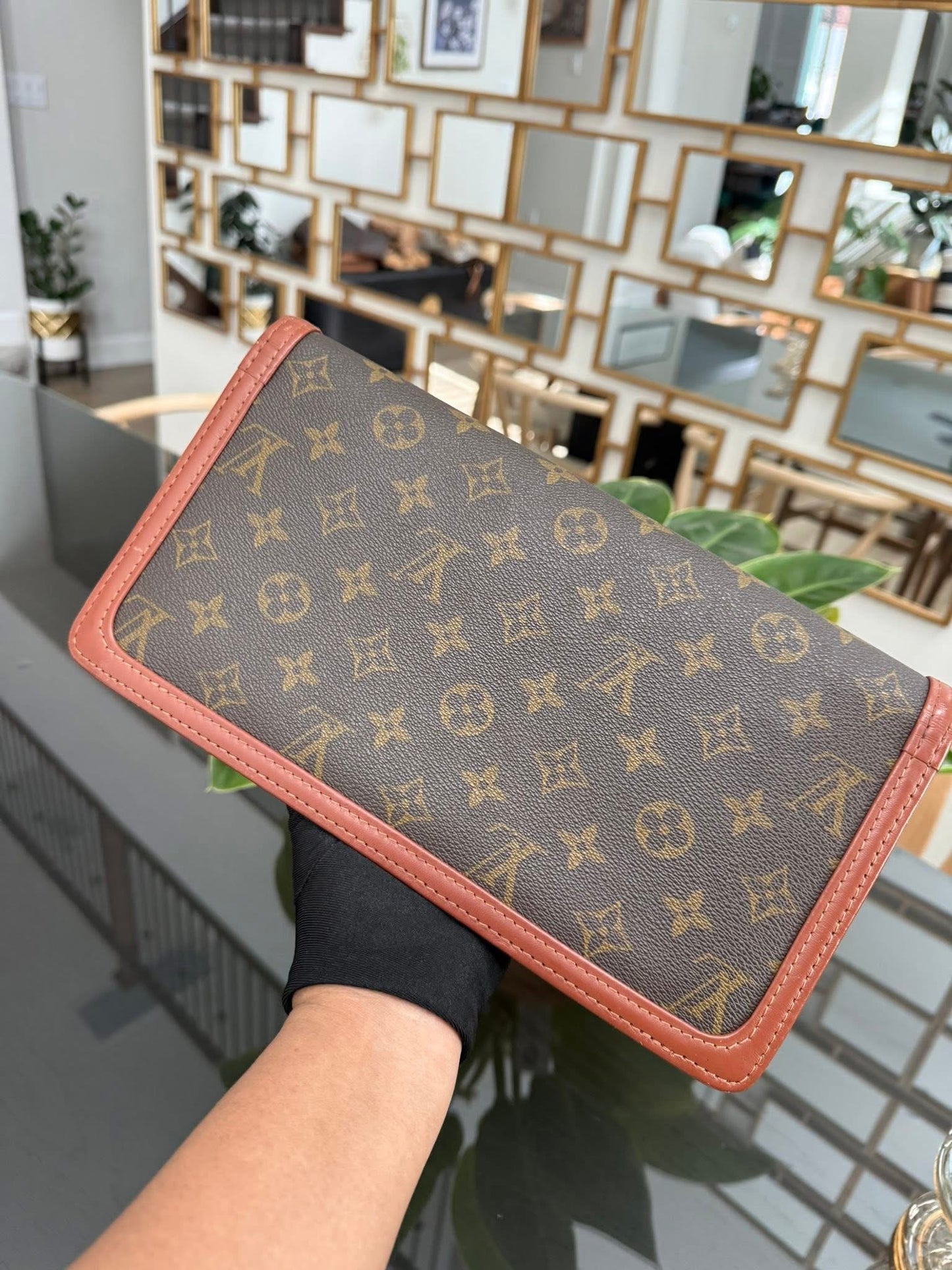 Pochette Dame Clutch
๐๏ธ Pre Date Code