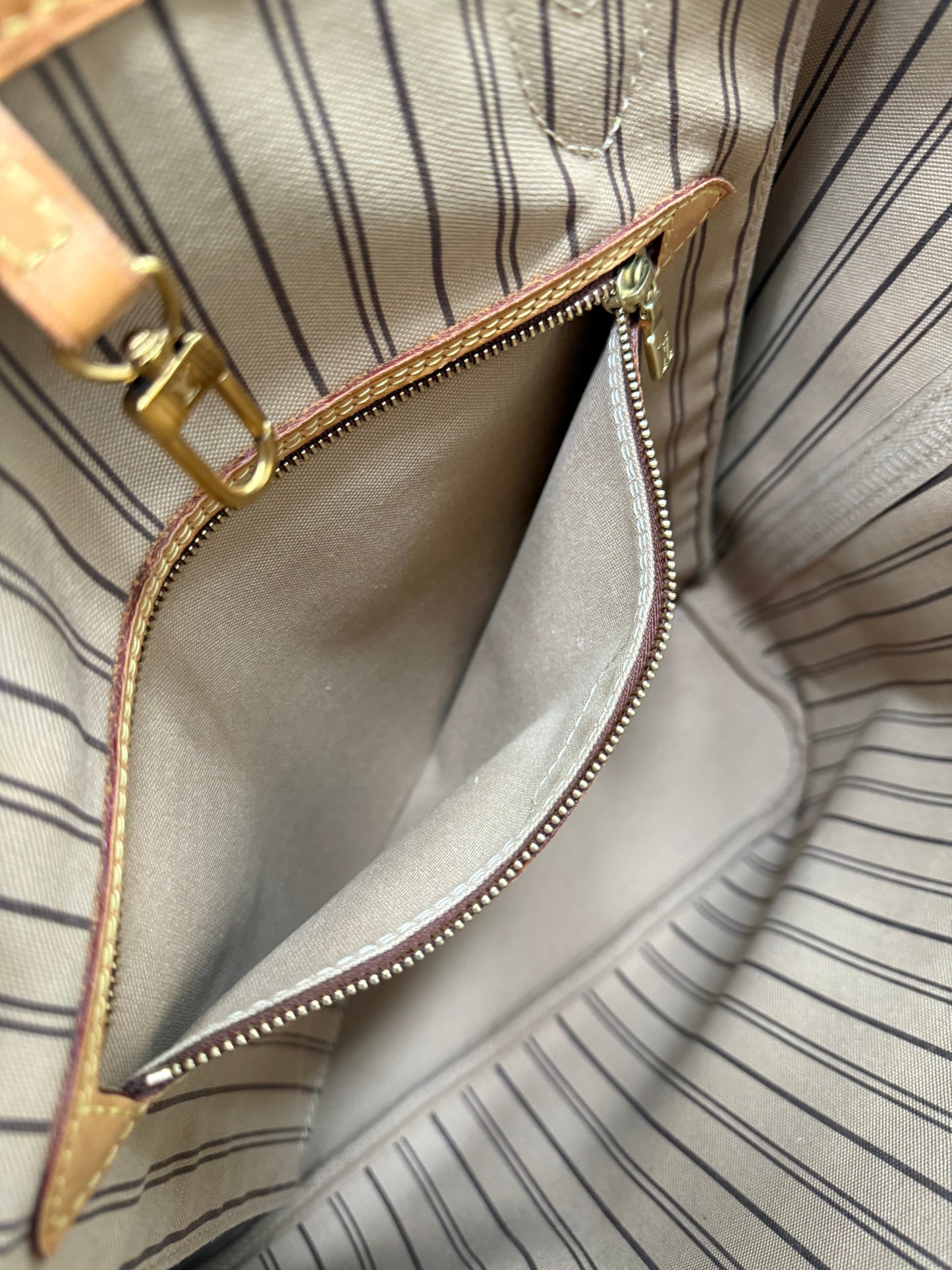 Neverfull MM with Dustbag ๐
Year: 2016