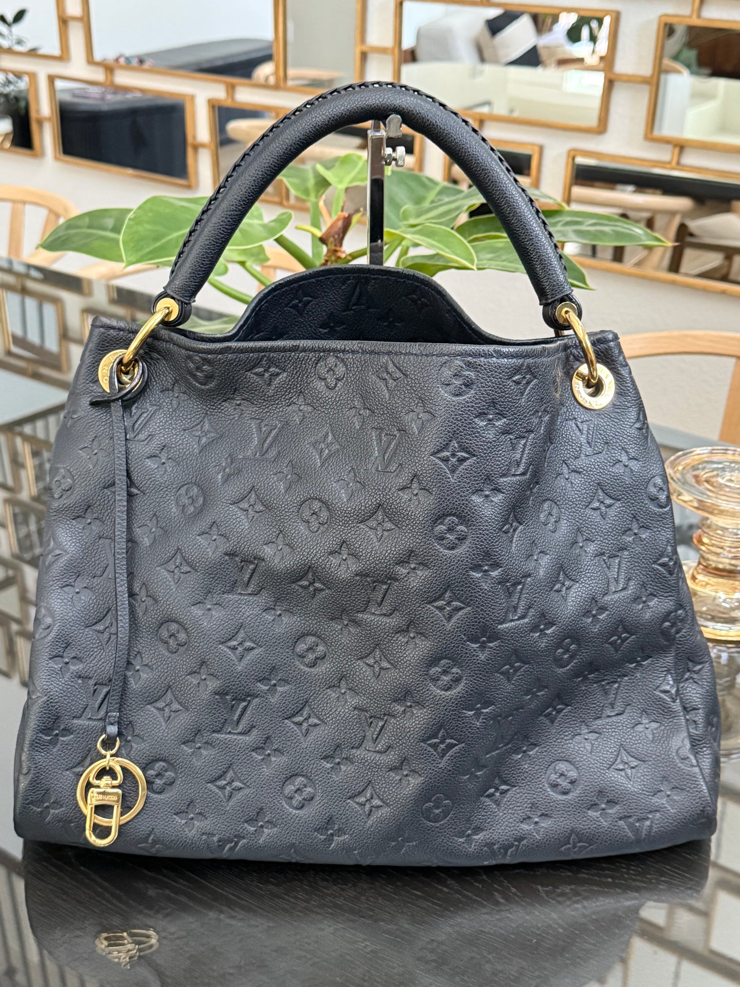 Artsy MM Empriente in Black/ Navy Blue with Dustbag, Receipt and Insert Organizer - ๐
Year: 2012