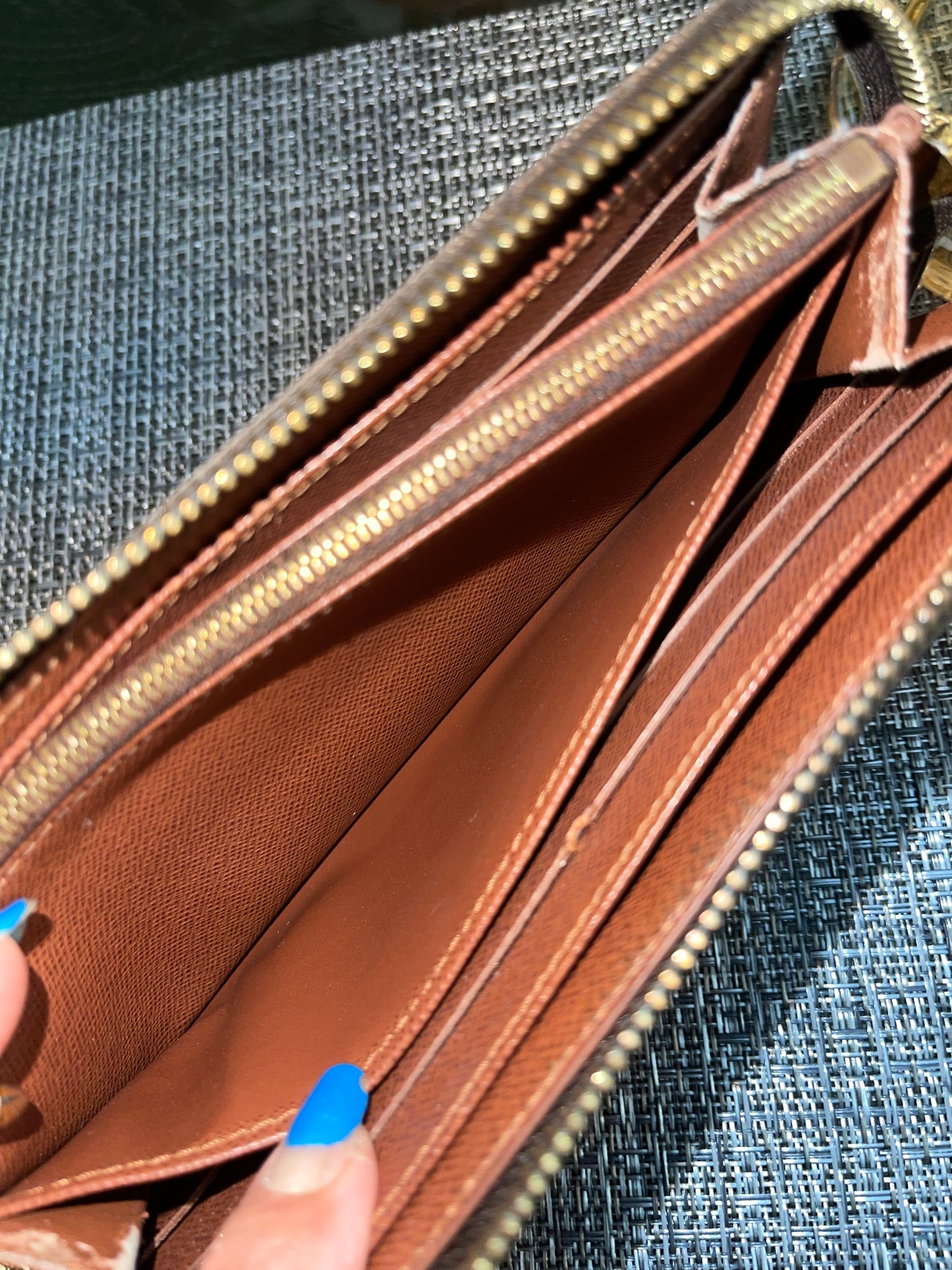 Monogram Astrid Wallet w/ generic wrist strap - ๐
Year: 2008