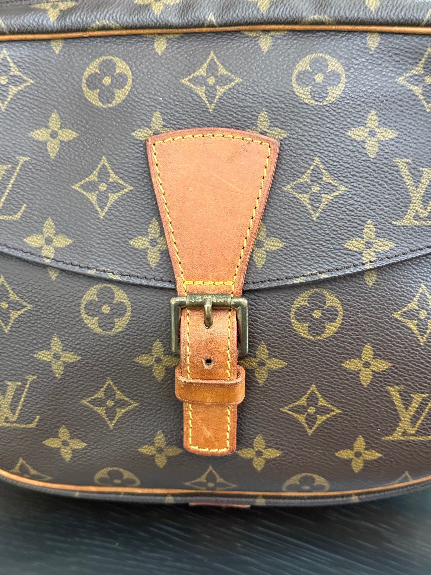 Jeaunefille GM Crossbody 🗓️ Year: 1990