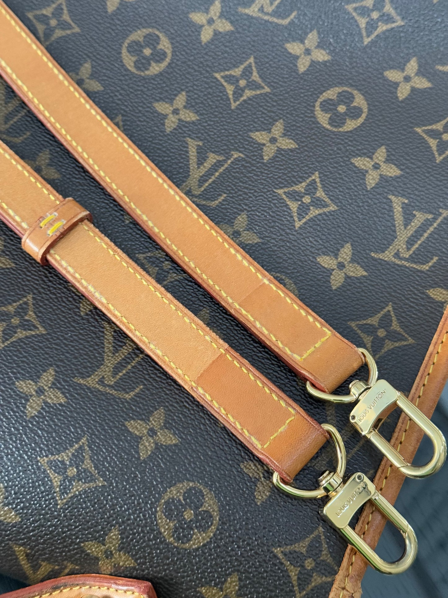 Beverly GM Satchel Crossbody - ๐
Year: 1996