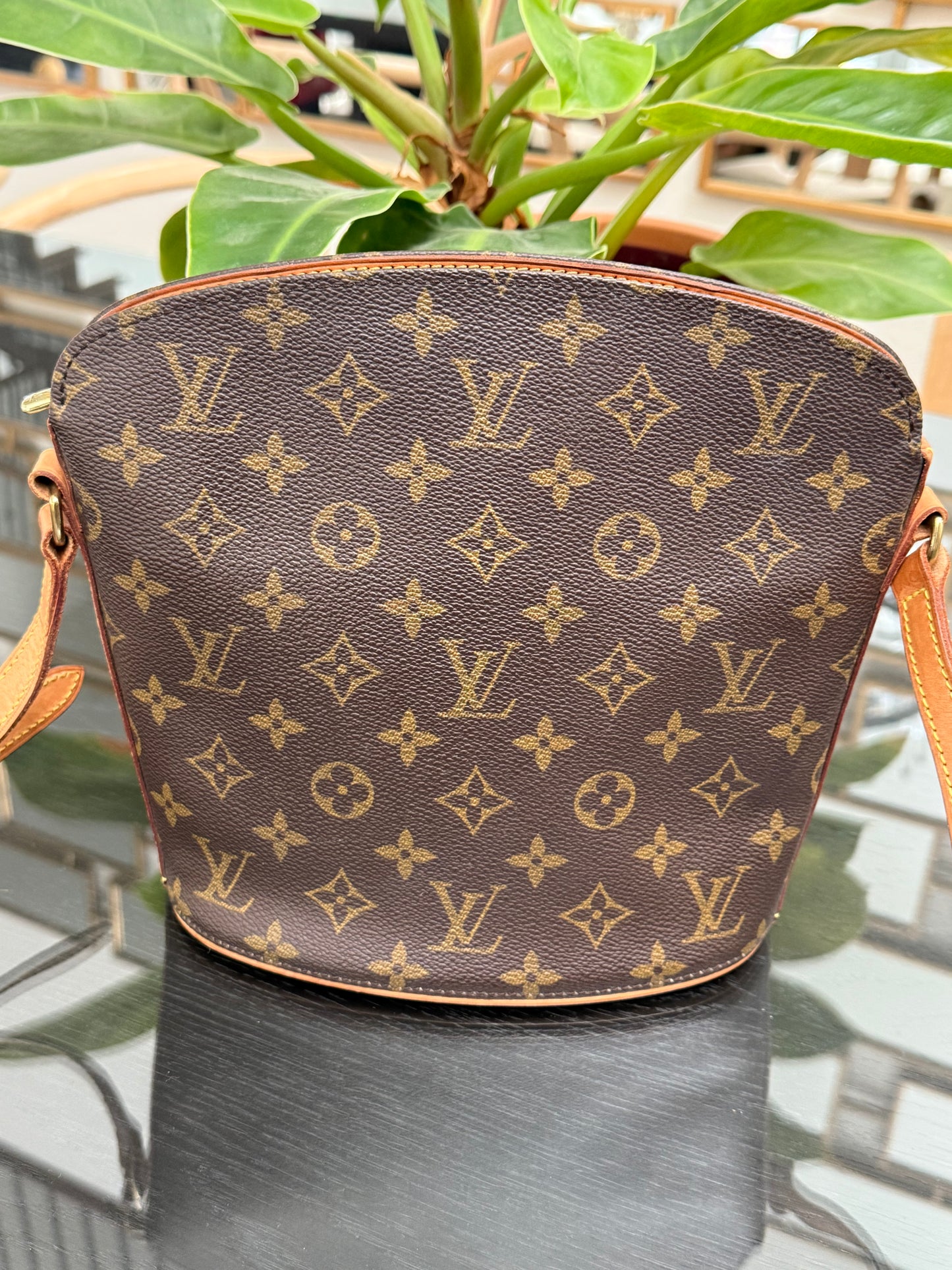 Drouot Crossbody
π
Year: 1996