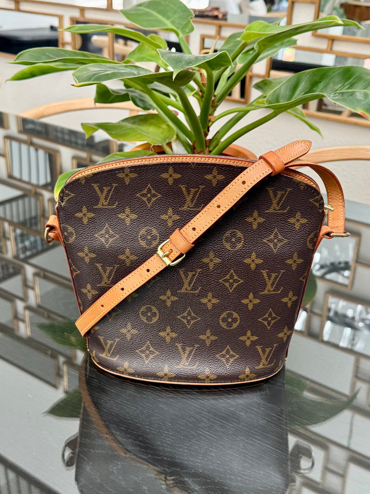 Drouot Crossbody
π
Year: 1996