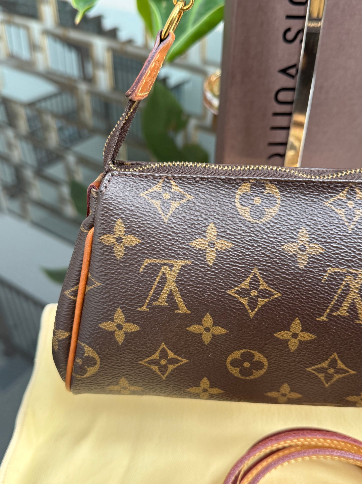 Eva Clutch Crossbody with Dustbag and Box🗓️ Year: 2015