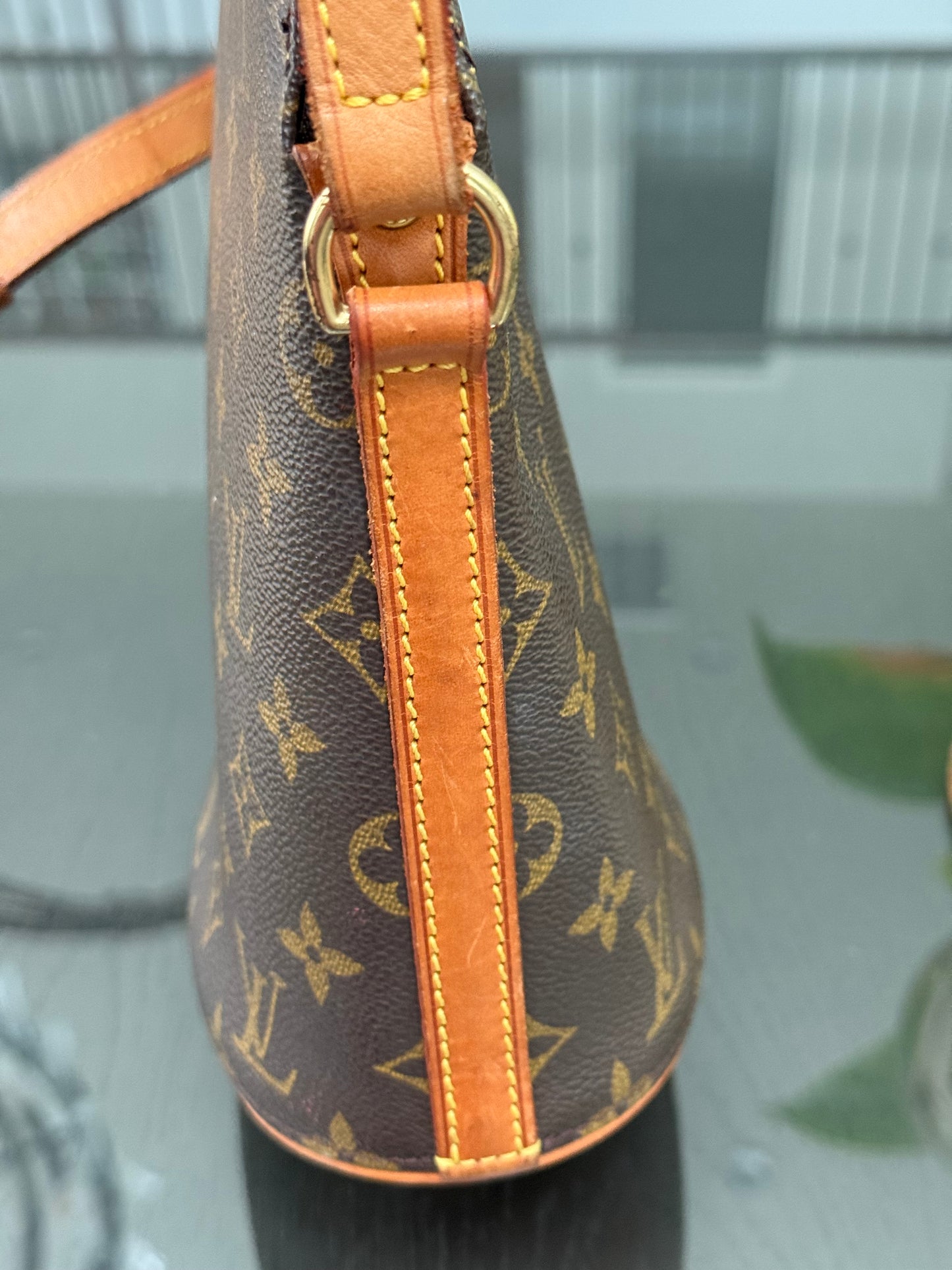 Drouot Crossbody
π
Year: 2000
