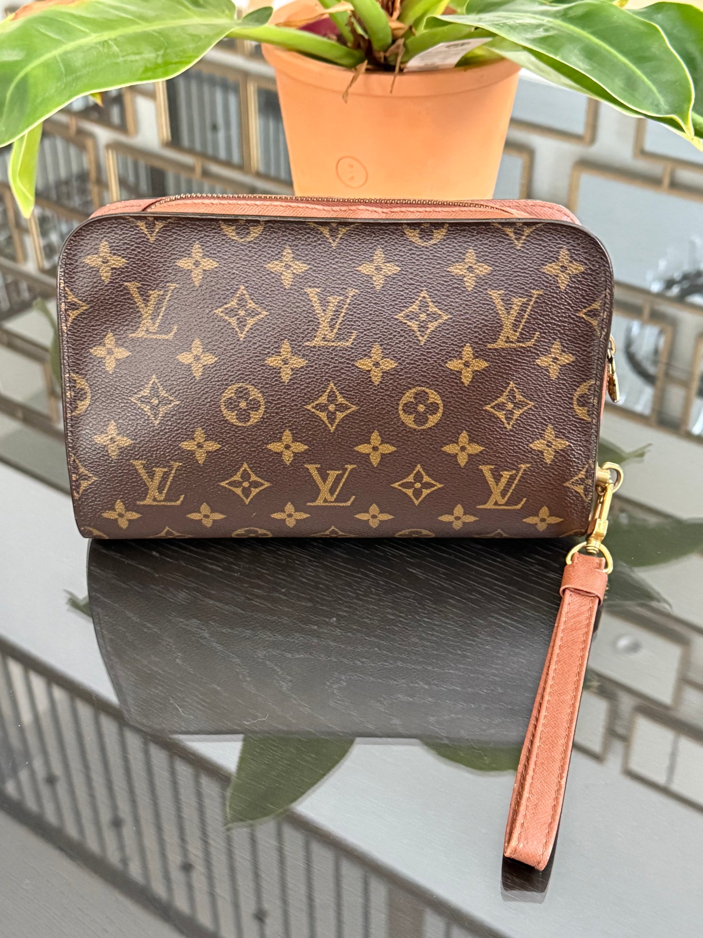 Orsay Clutch
๐๏ธ Year: 1993