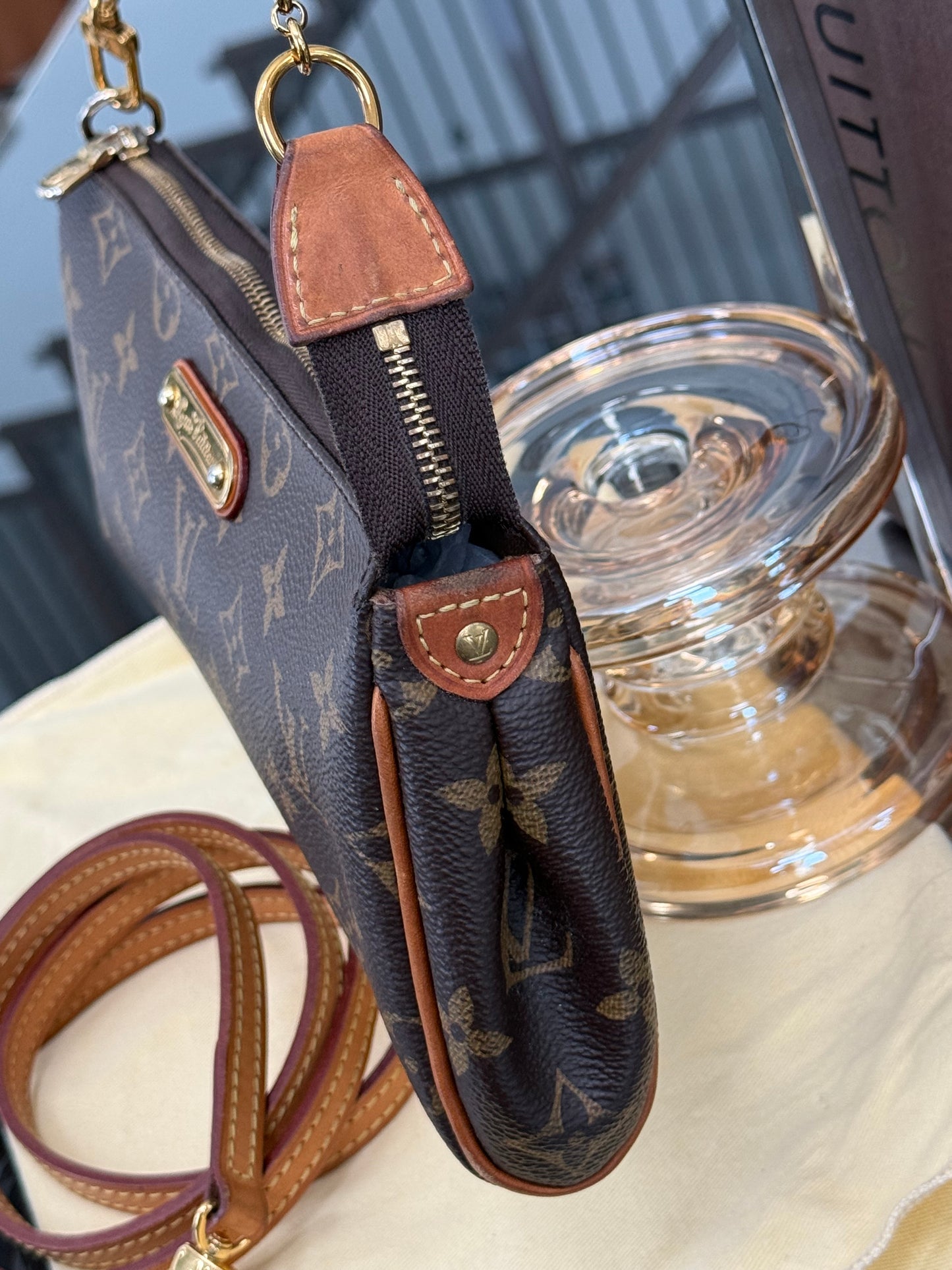 Eva Clutch Crossbody with Dustbag and Box🗓️ Year: 2015