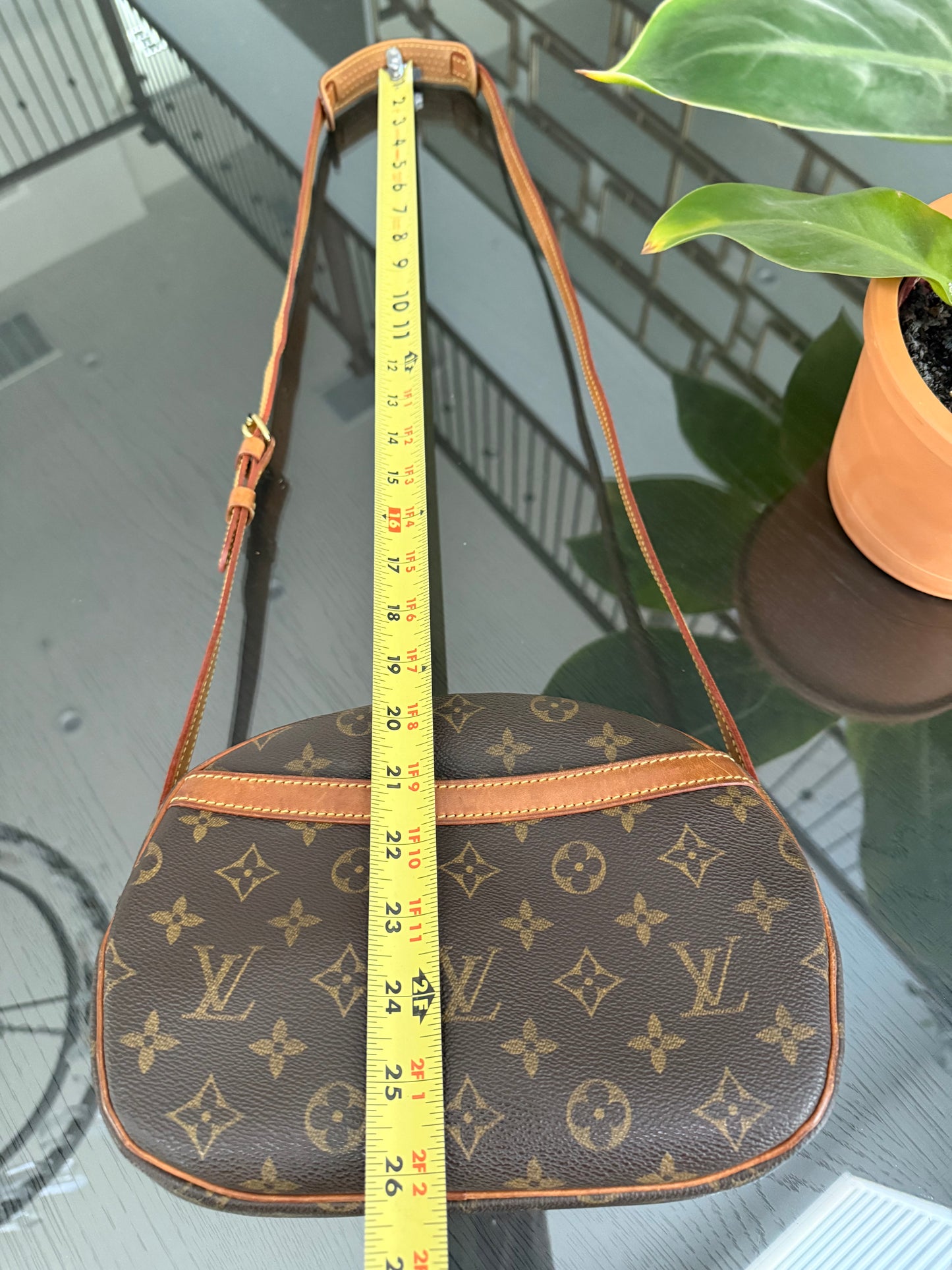 Blois Crossbody -🗓️ Year: 2002