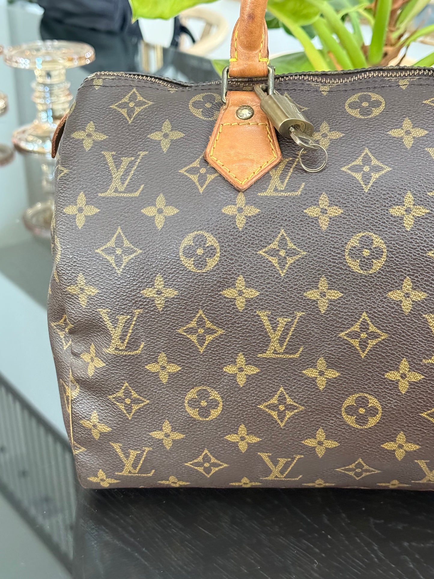 Speedy 30 with π Lock & Key - π
Year: 1989