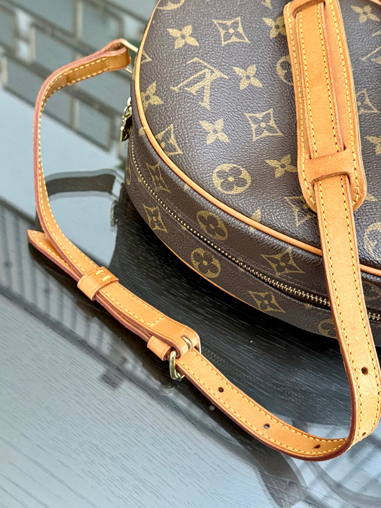 Blois Crossbody -🗓️ Year: 2000