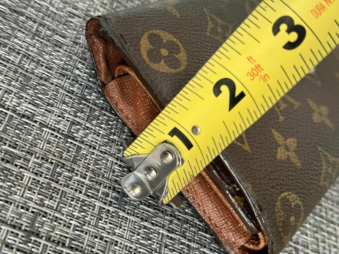 International Wallet with 8 Cardholders ๐๏ธ Year: 2008