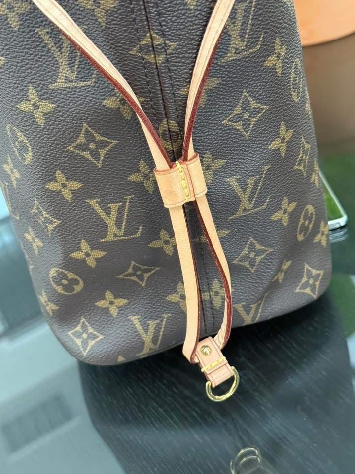 Neverfull MM Monogram in Peony with Dustbag and Insert organizer π
Year: 2020