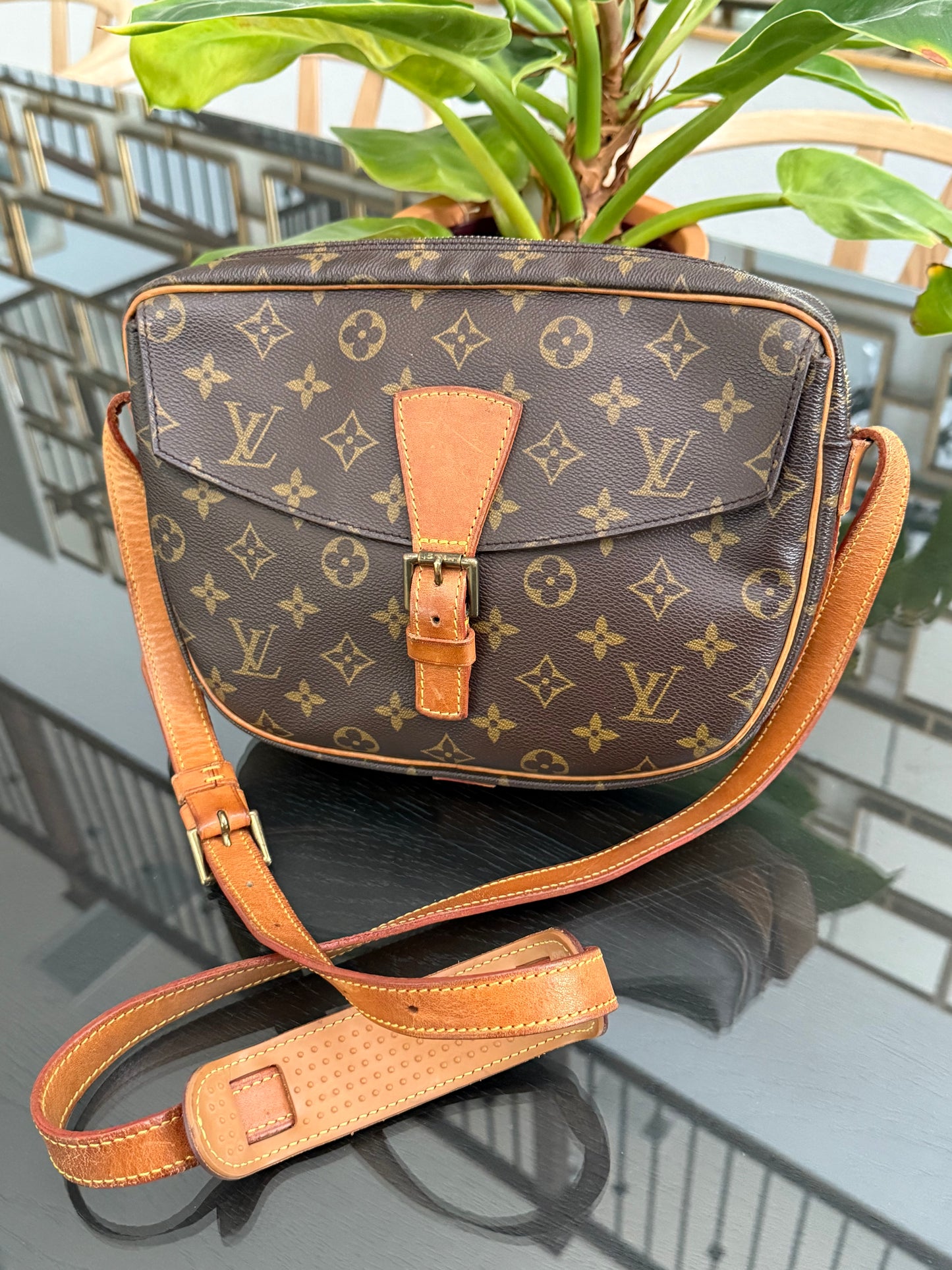 Jeaunefille GM Crossbody 🗓️ Year: 1990