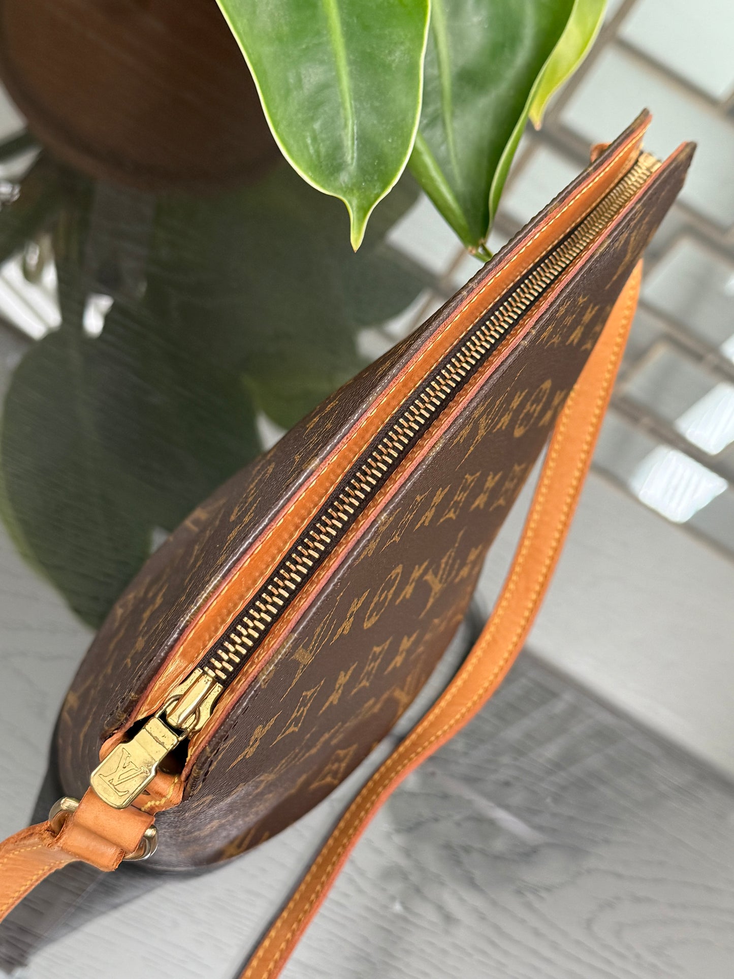 Drouot Crossbody
π
Year: 1997