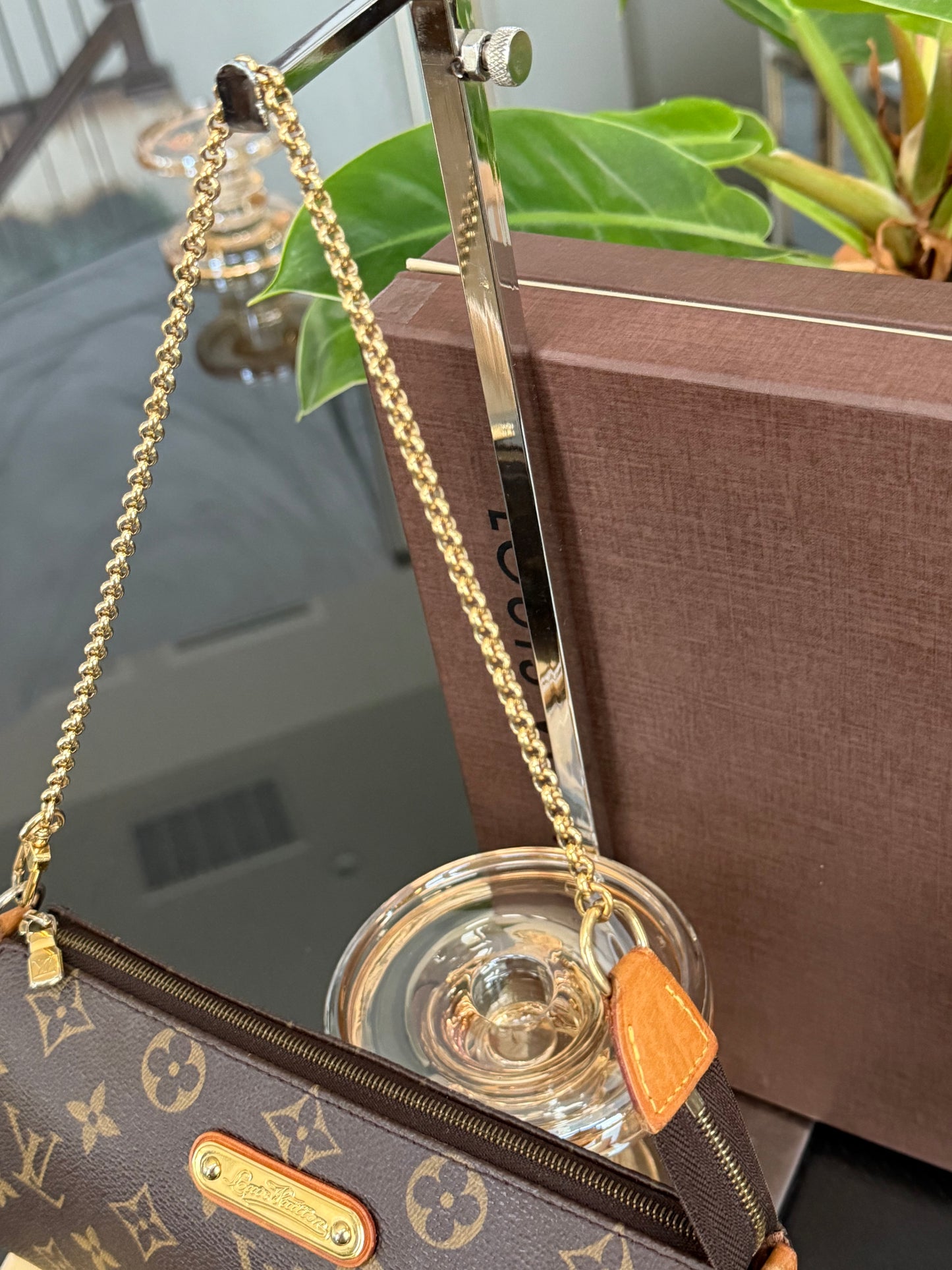 Eva Clutch with Original Strap,Box and Dustbag🗓️ Year: 2009