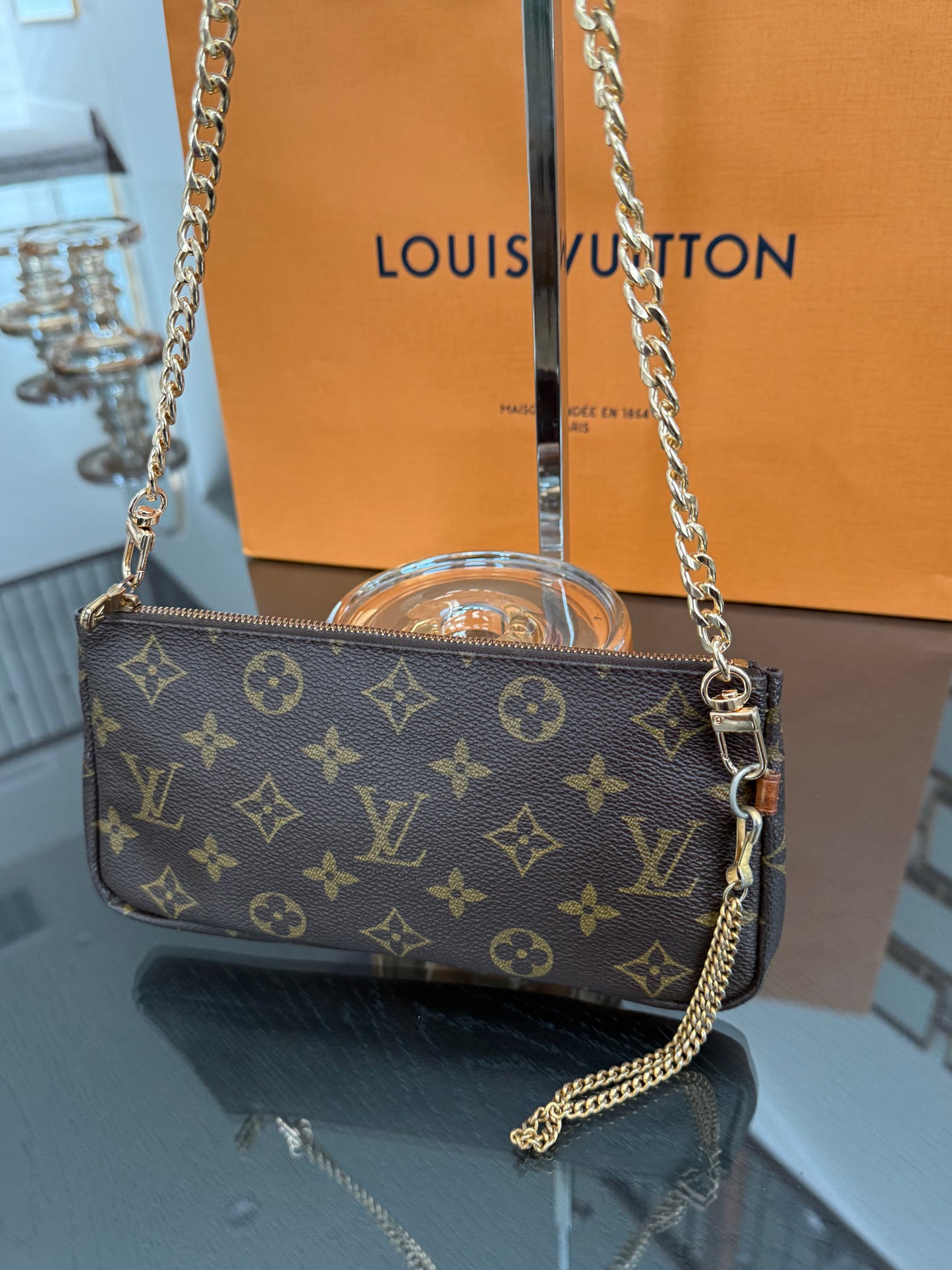 Sac Shopping Pouch with Generic Gold Strap