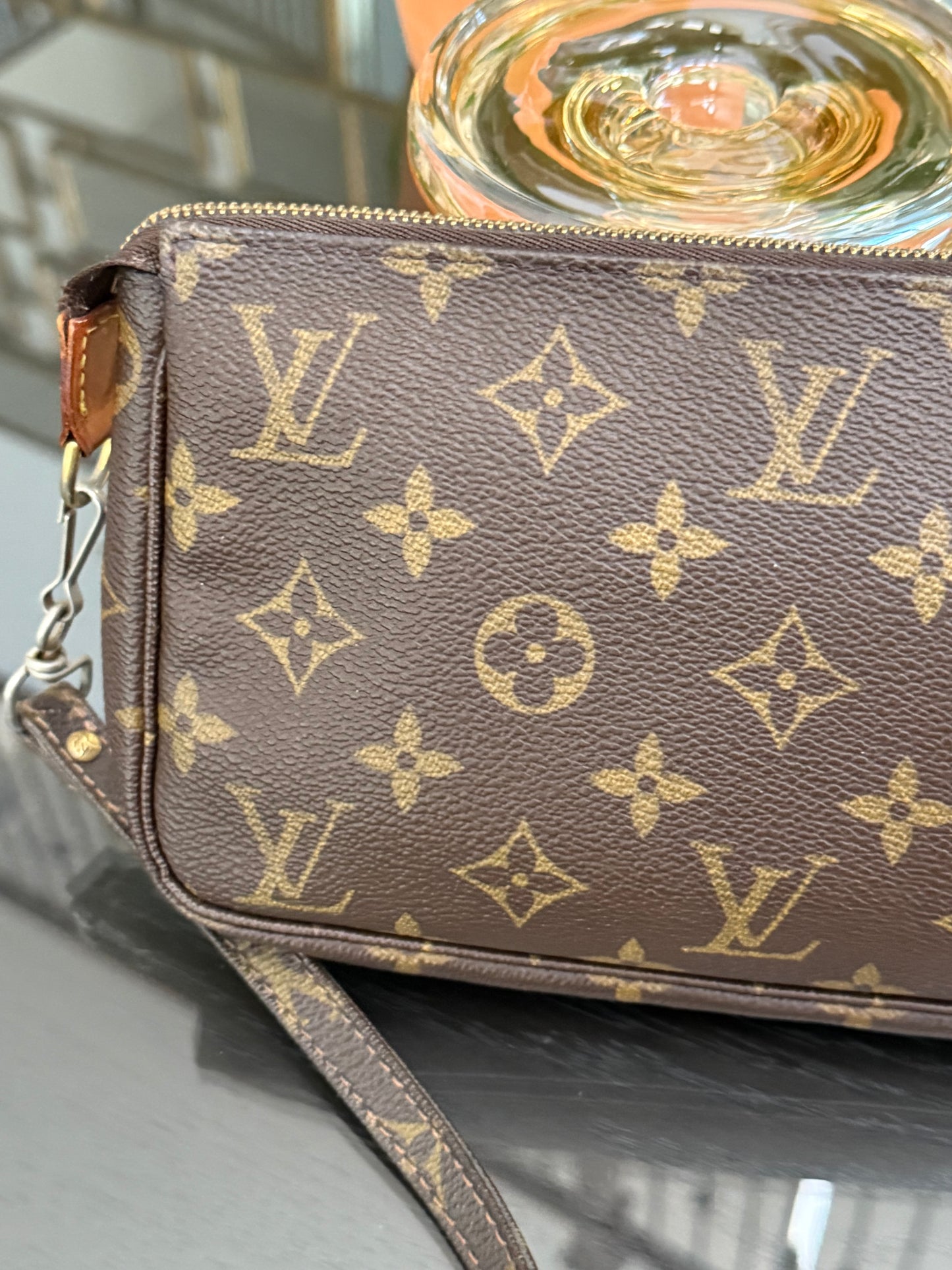 Pochette Accessories with Vintage Crossbody Strap - ๐
Year: 1999