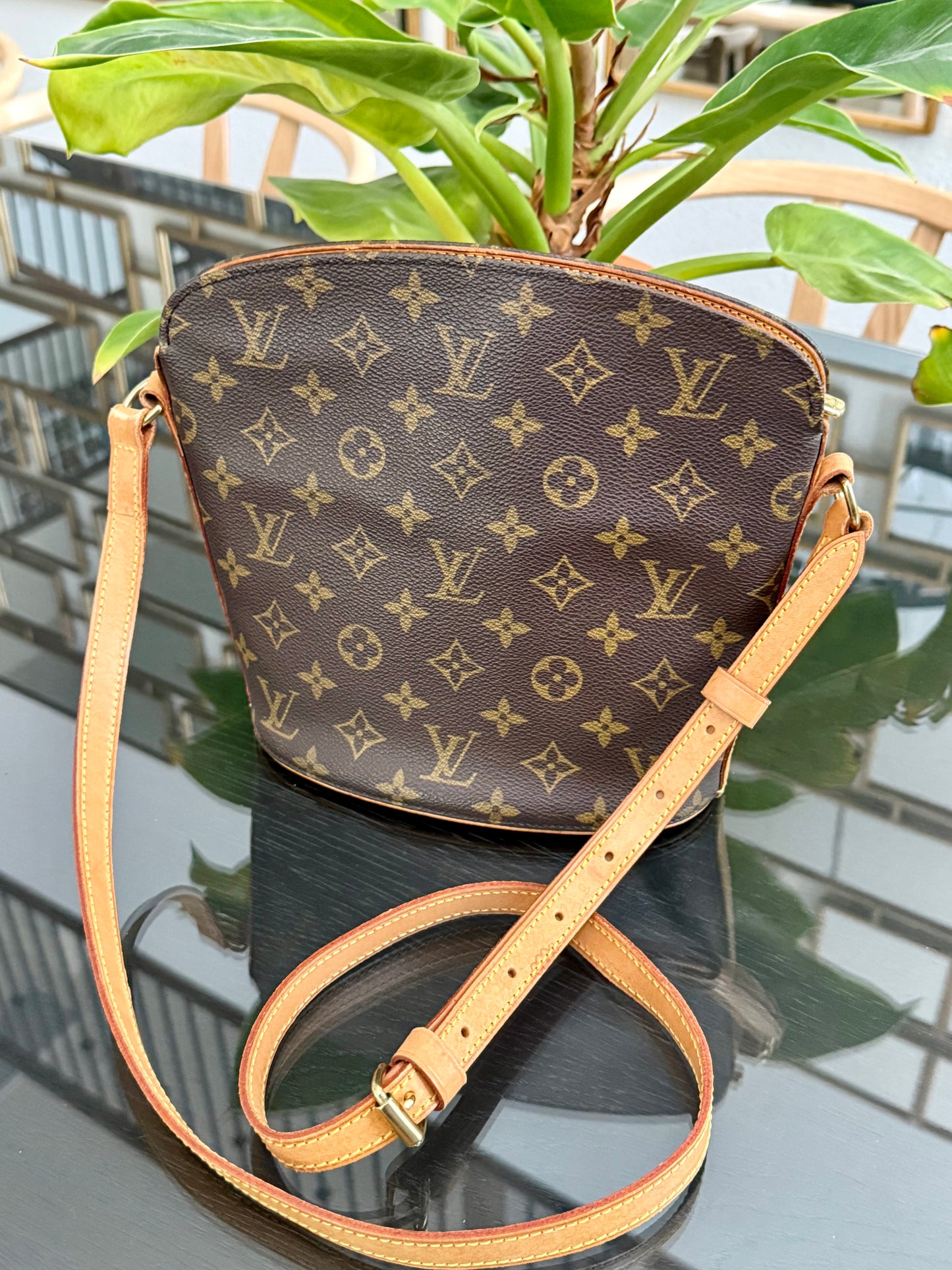 Drouot Crossbody -π
Year: 1997