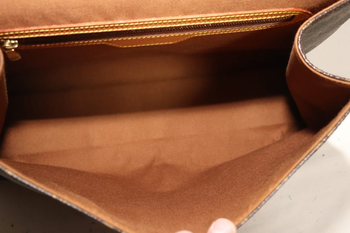 Beverly GM Satchel Crossbody - ๐
Year: 1996