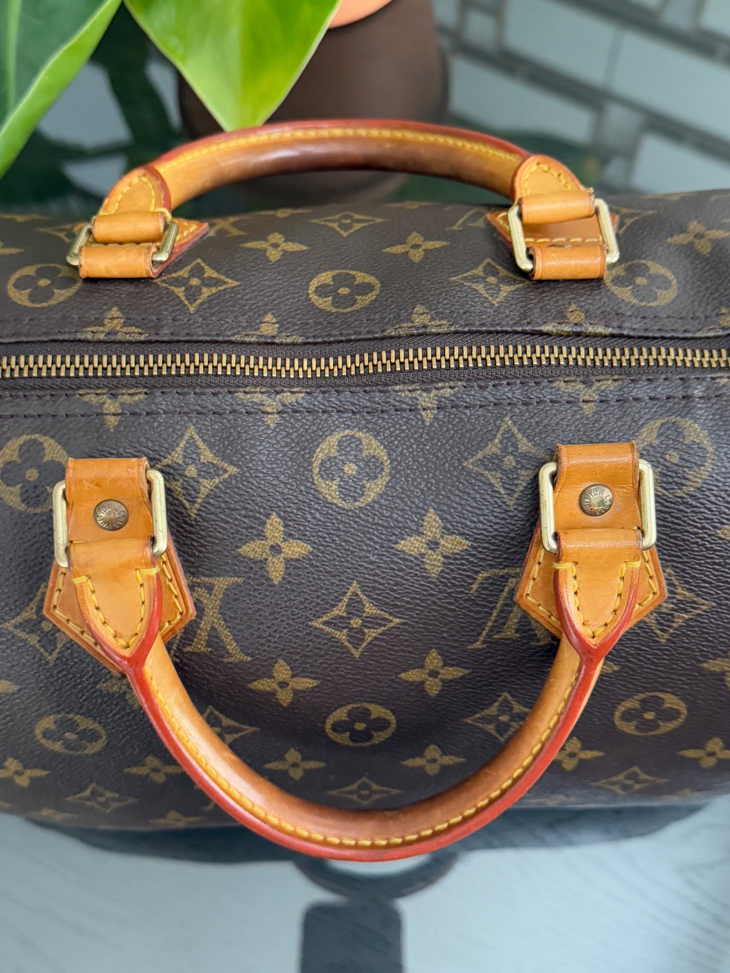 Speedy 30 with π Lock & Key - π
Year: 1997