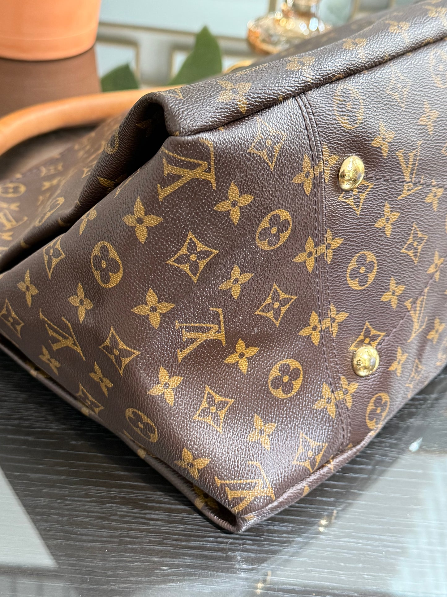 Artsy MM with Dustbag and Insert Organizer - ๐
Year: 2012