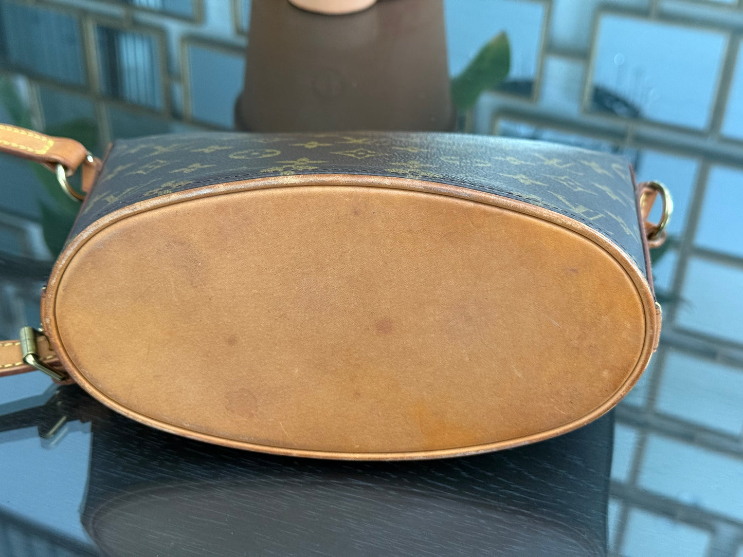 Drouot Crossbody ๐
Year: 2000