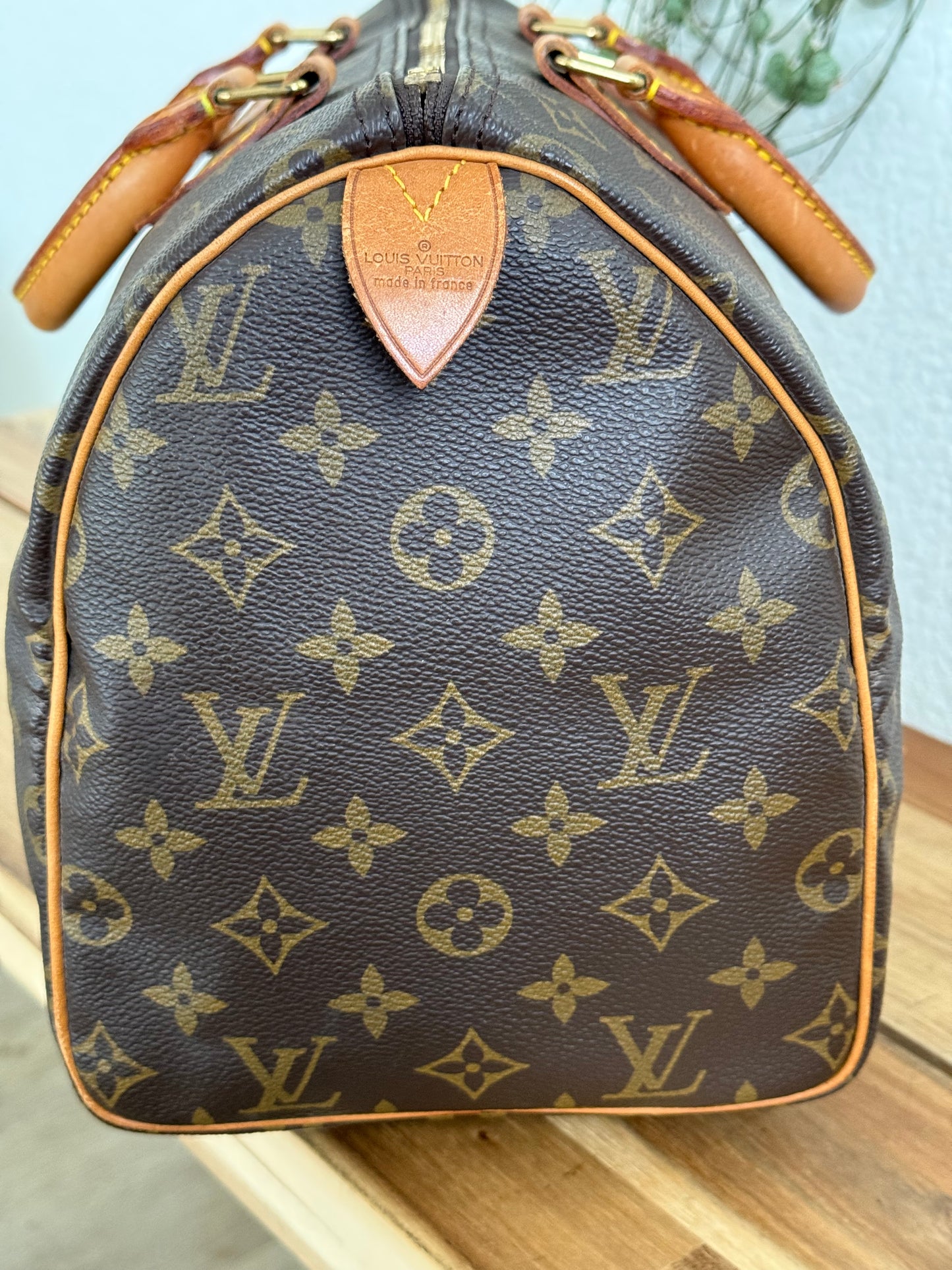 Speedy 30 with π Lock & Key - π
Year: 1989