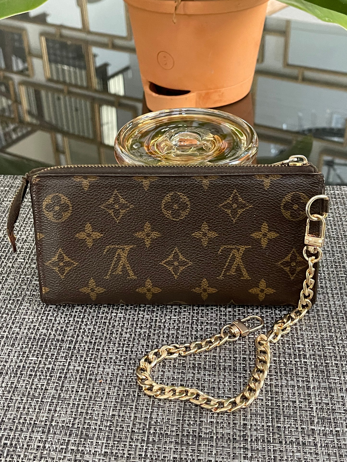 Monogram Astrid Wallet w/ generic wrist strap - ๐
Year: 2008