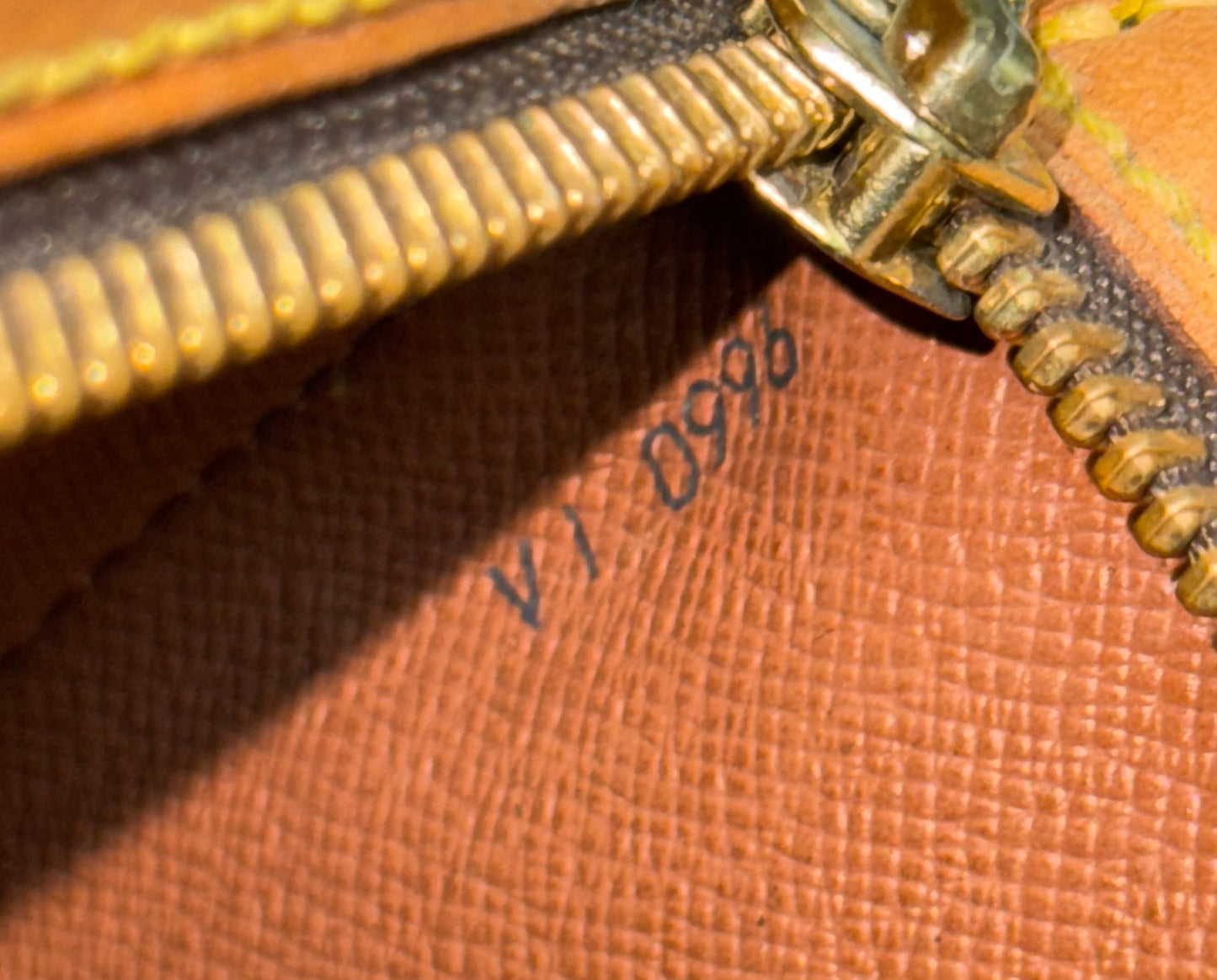 Drouot Crossbody
π
Year: 1996