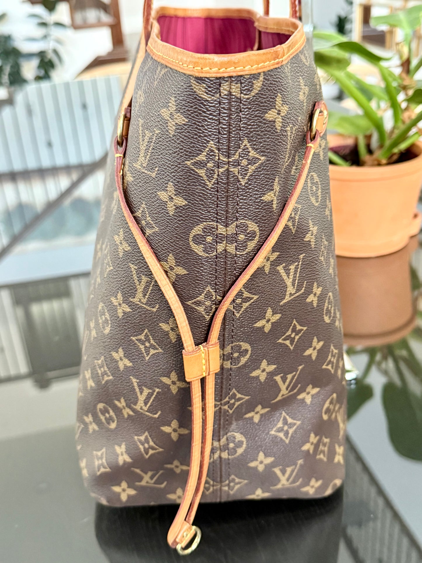 Neverfull GM in Peony with Dustbag 🗓️ Year: 2016
