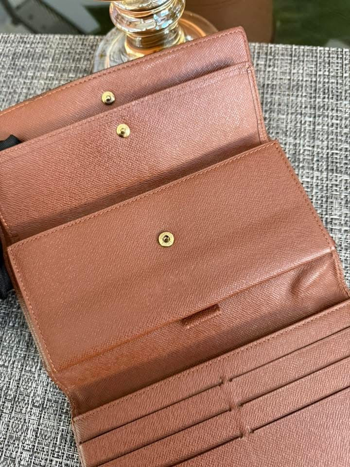 International Wallet in Monogram ๐๏ธ Year: 2003