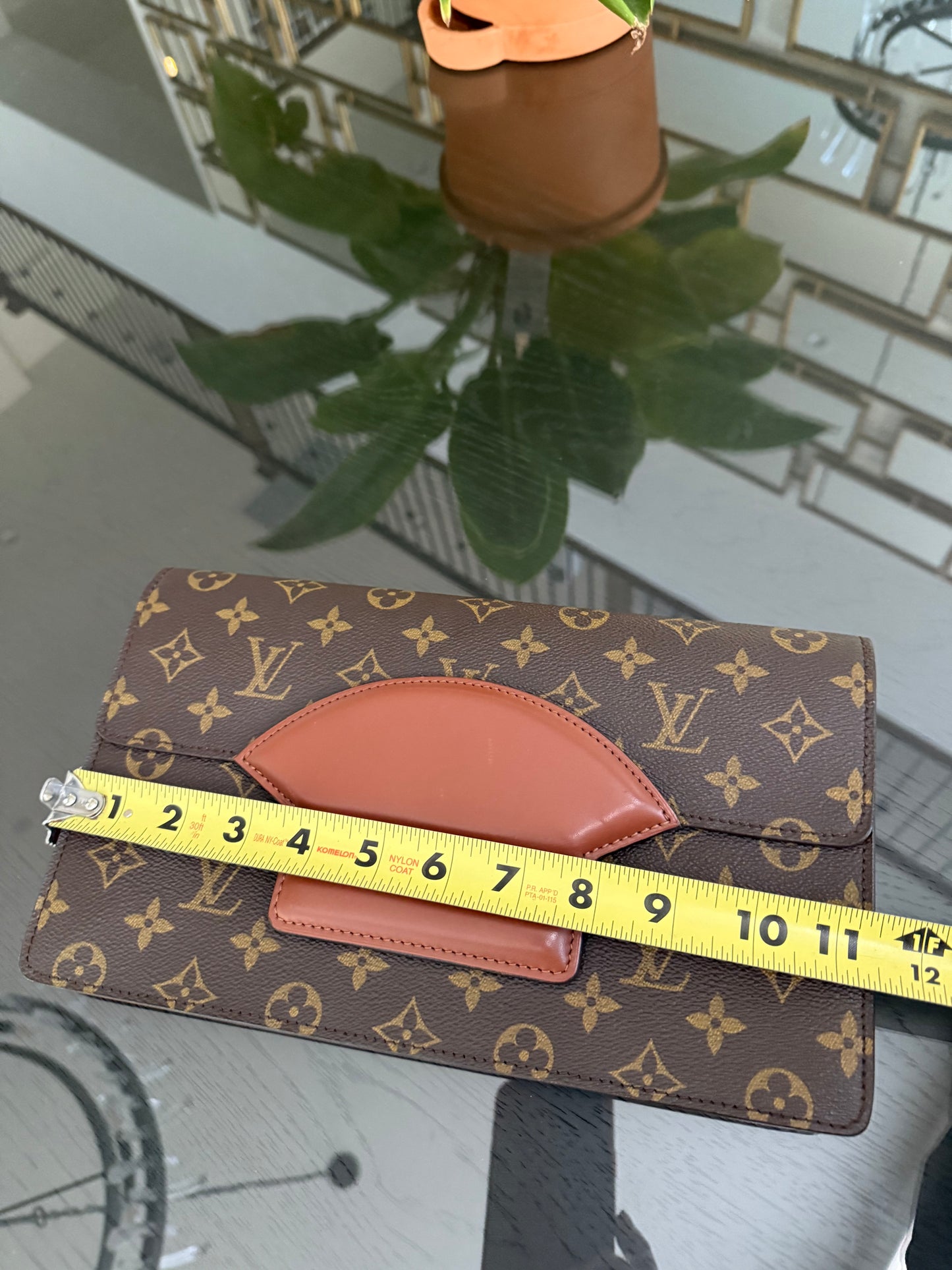 Chaillot Clutch w/ Dustbag 🗓️ Year: 1987