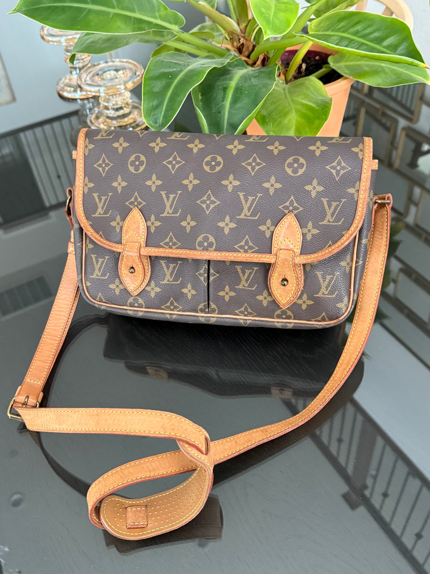Gibeciere MM Crossbody Messenger -
๐
Year: 1991