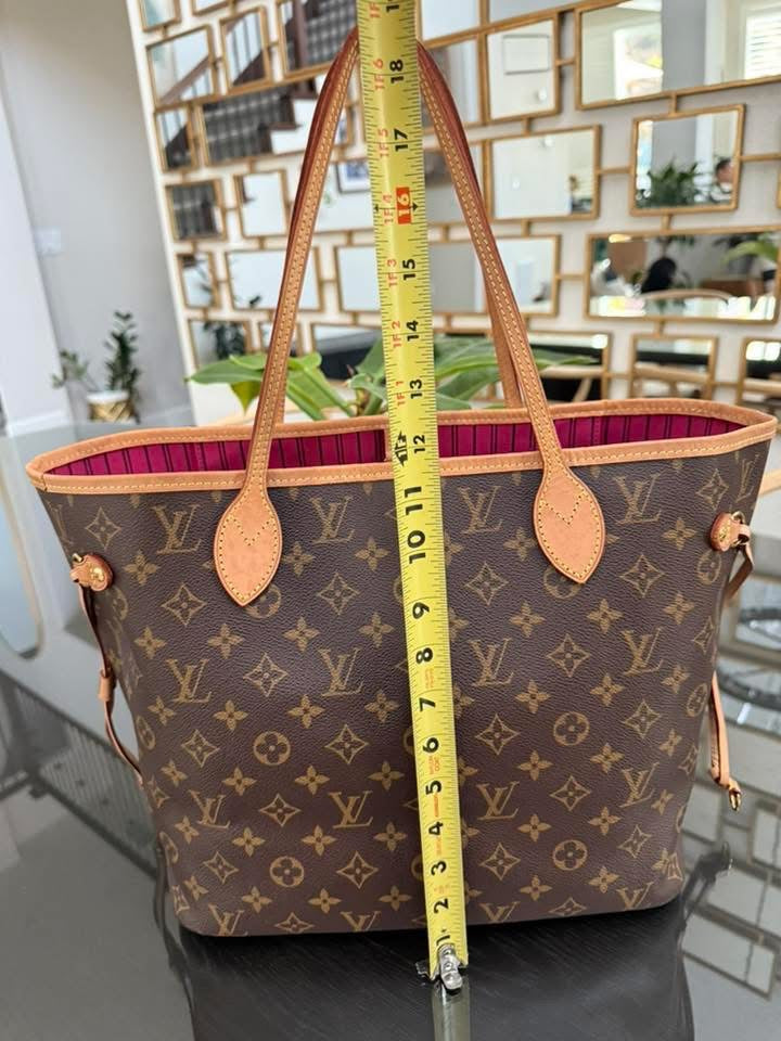 Neverfull MM Monogram in Peony with Dustbag and Insert organizer π
Year: 2020