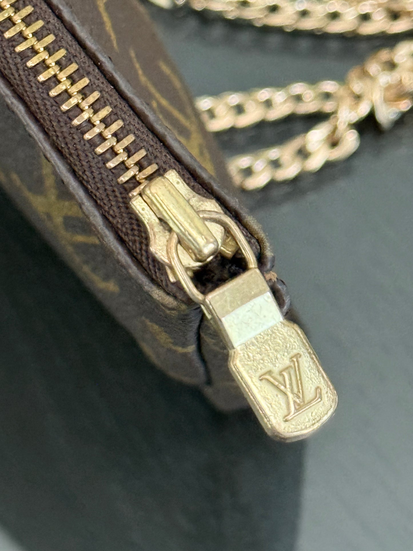 Sac Shopping Pouch with Generic Gold Strap