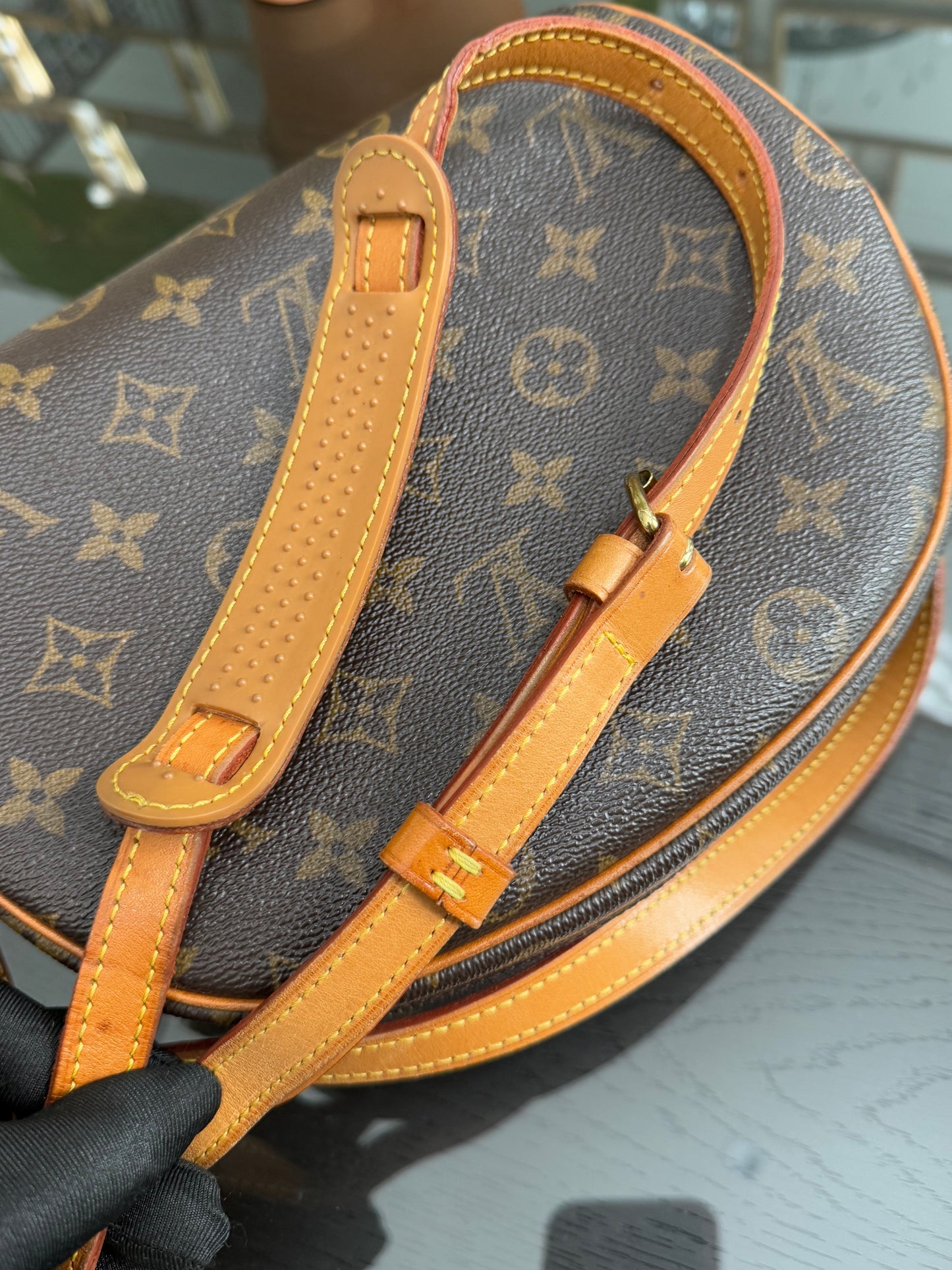 Blois Crossbody -🗓️ Year: 1995