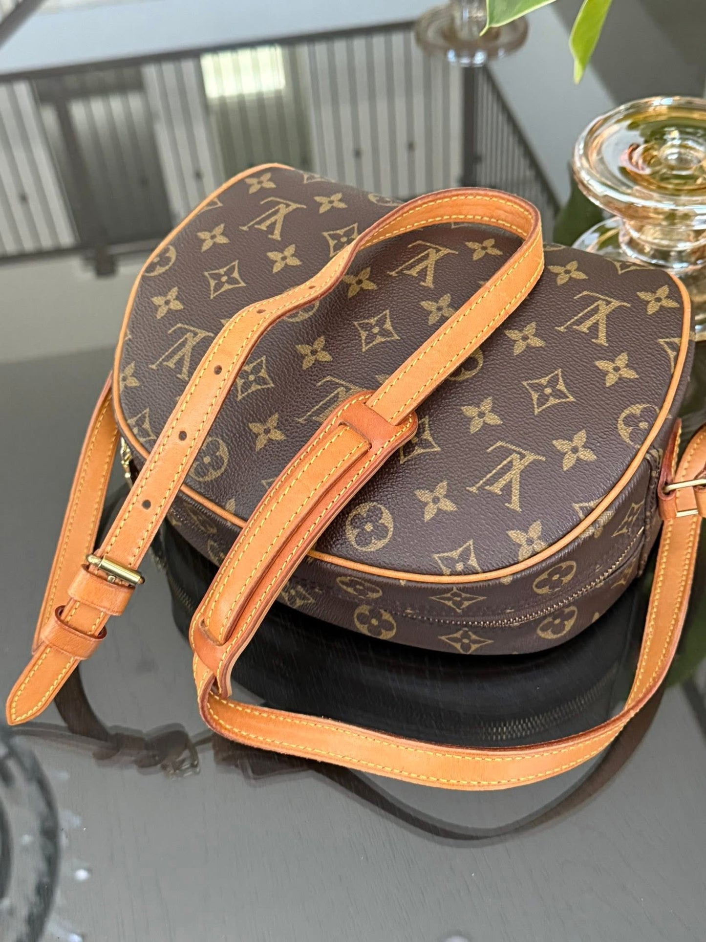 Blois Crossbody -๐๏ธ Year: 1995