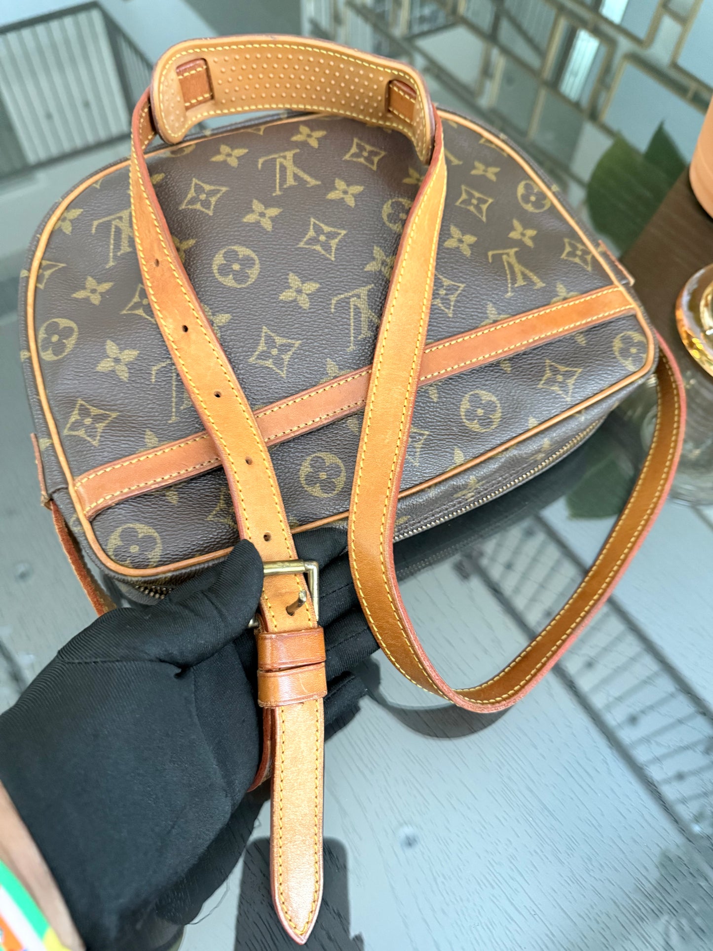Jeaunefille GM Crossbody 🗓️ Year: 1990