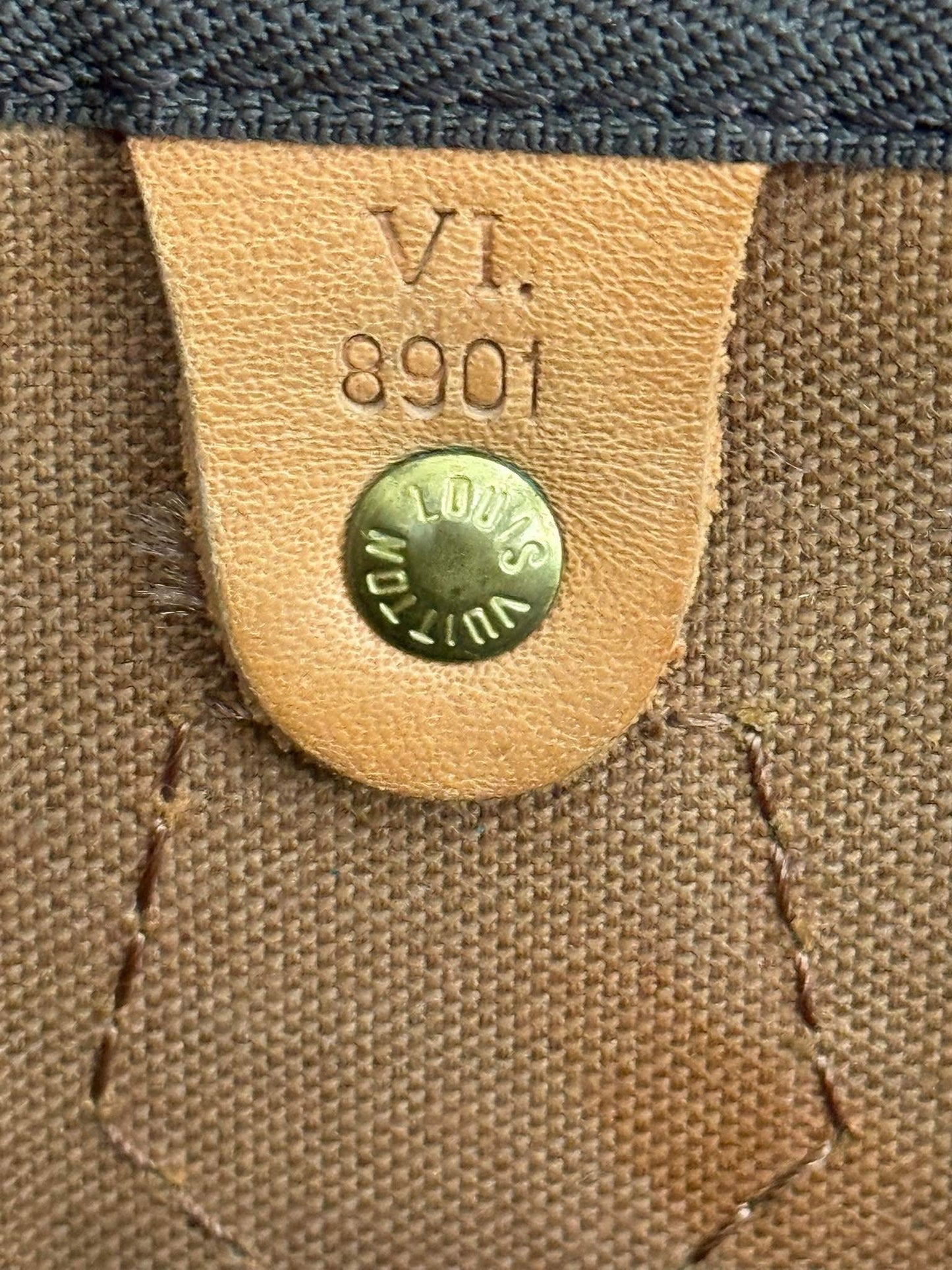 Speedy 35 with Insert Organizer - π
Year: 1989