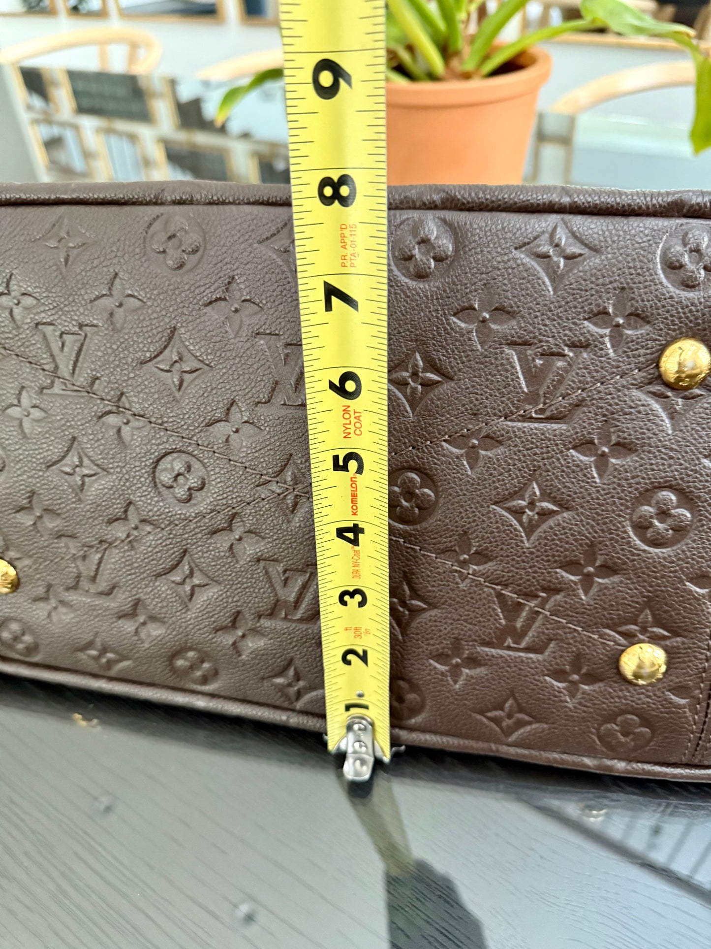 Artsy MM Empriente ( Dark Brown ) with Dustbag and Insert Organizer - ๐
Year: 2012