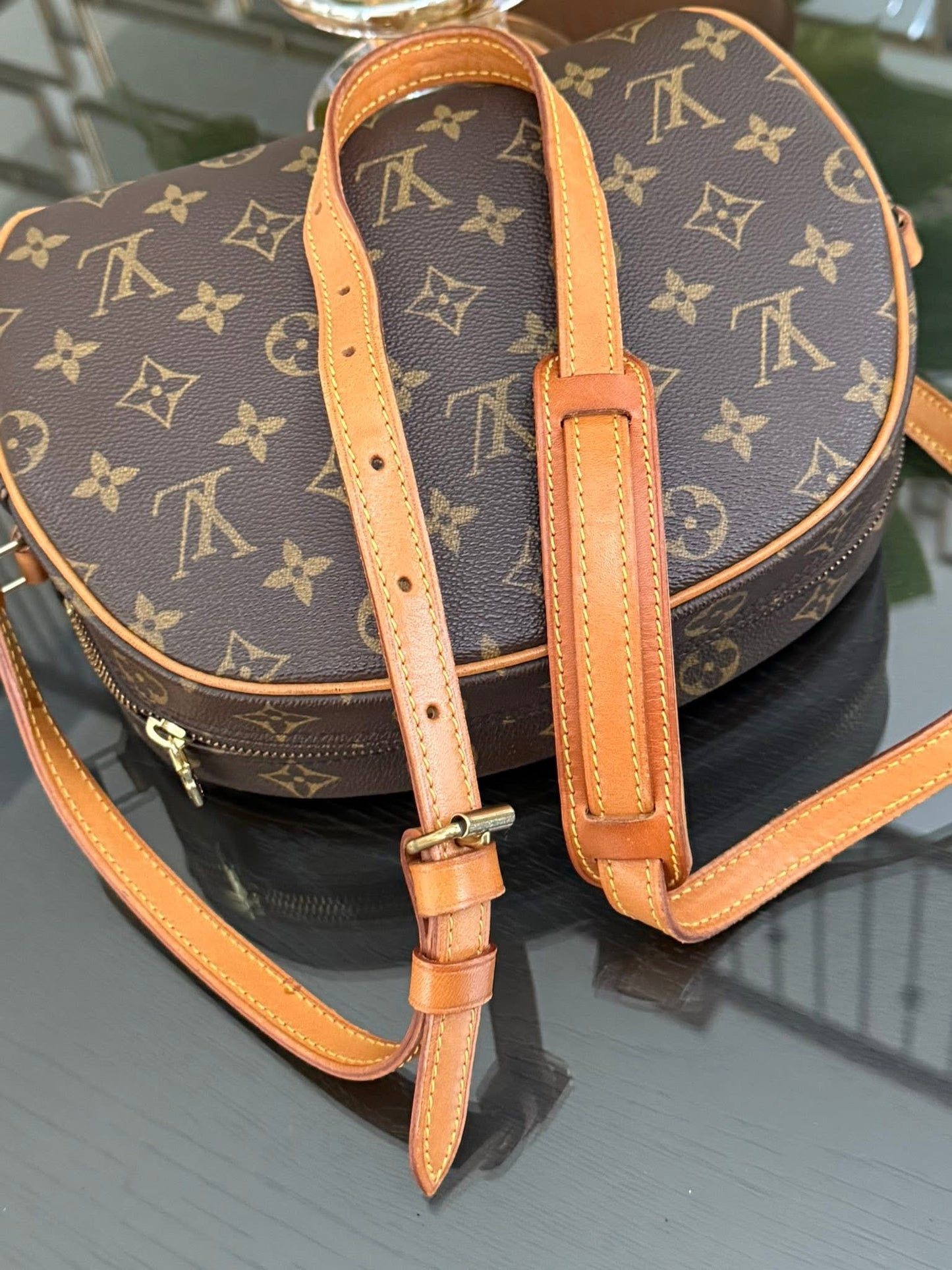 Blois Crossbody -๐๏ธ Year: 1995