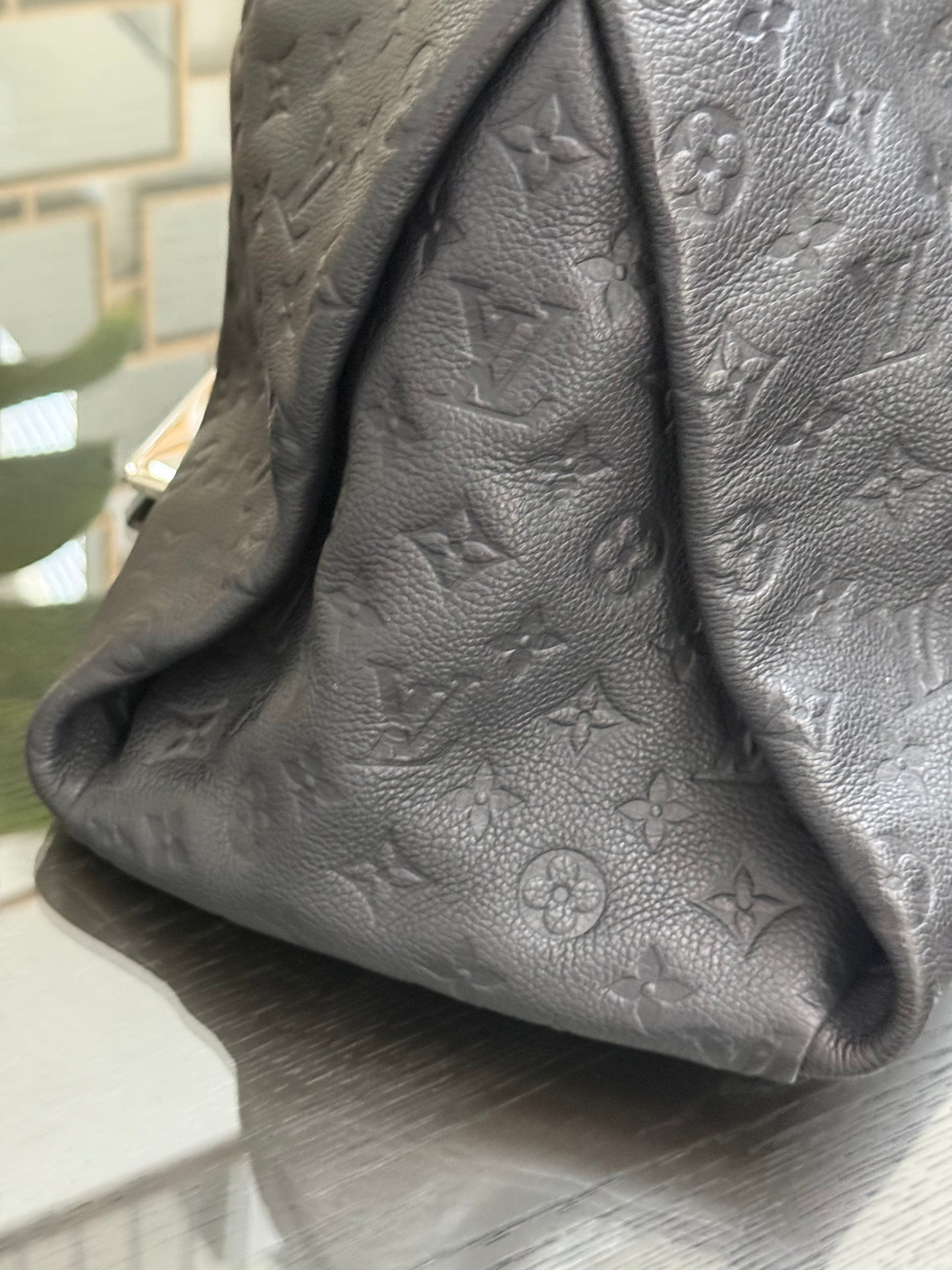 Artsy MM Empriente in Black/ Navy Blue with Dustbag, Receipt and Insert Organizer - ๐
Year: 2012