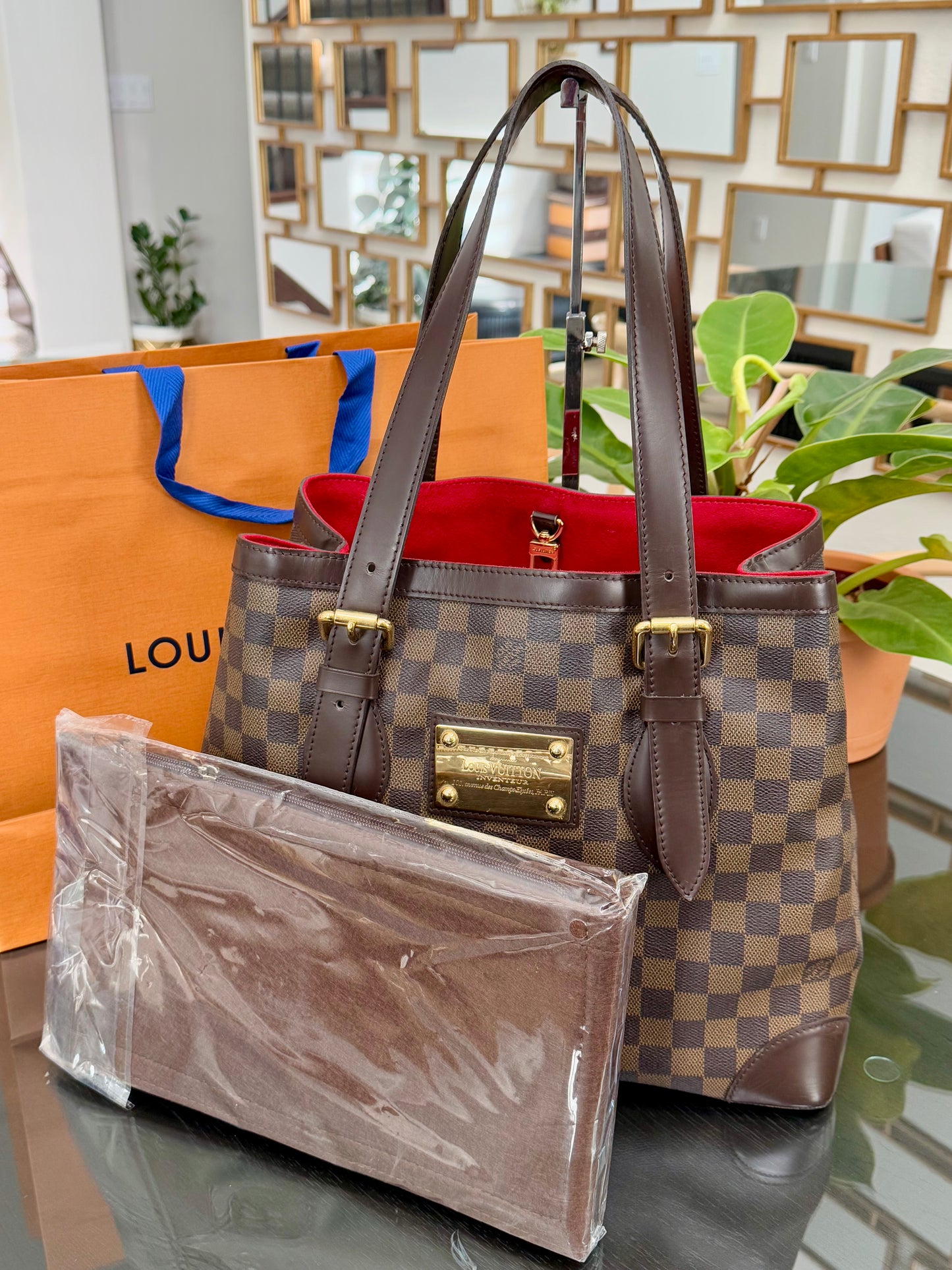 Hampstead MM DE with Insert Organizer and Paper bag
๐๏ธ Year: 2003