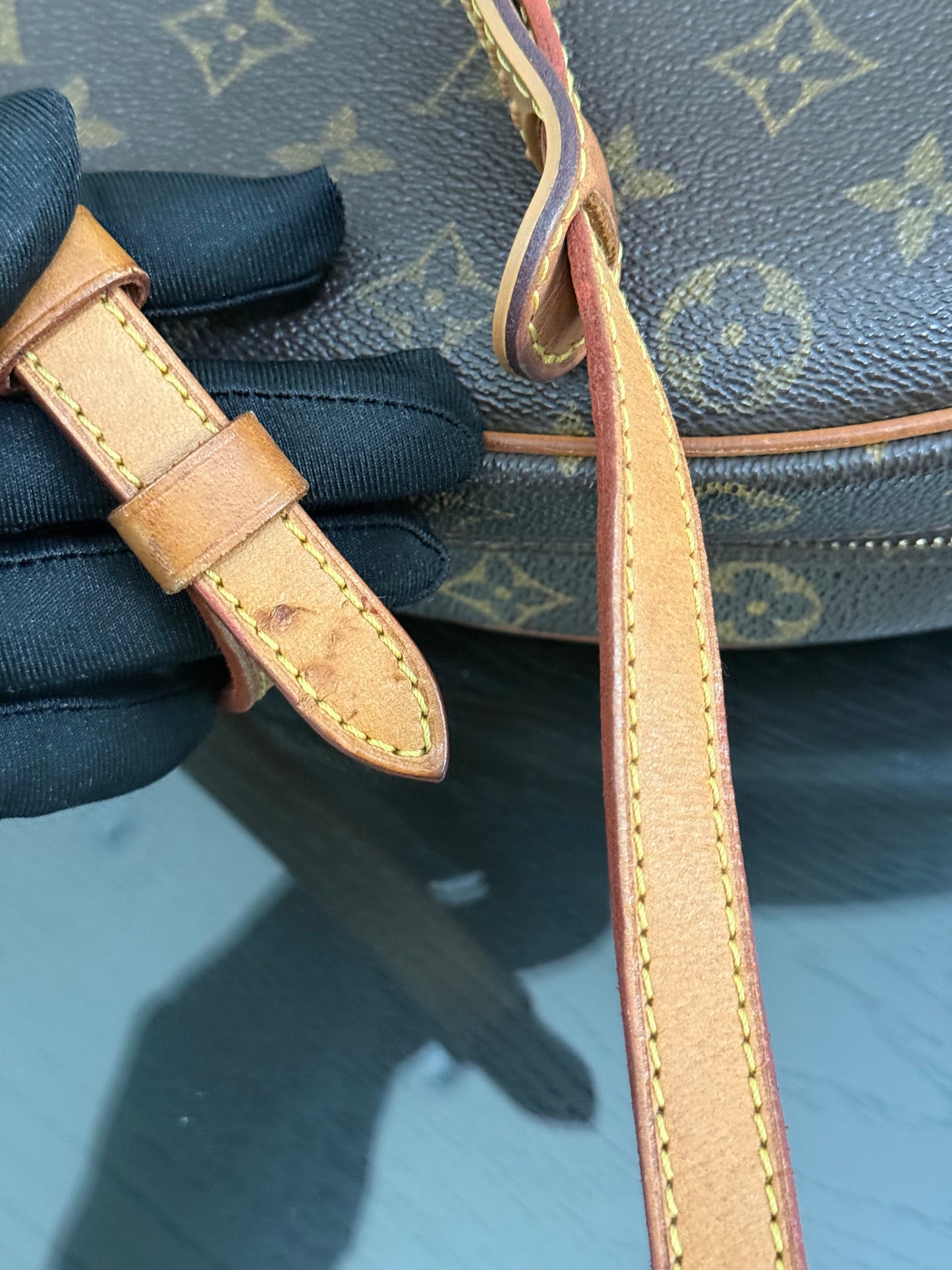 Blois Crossbody -🗓️ Year: 2002