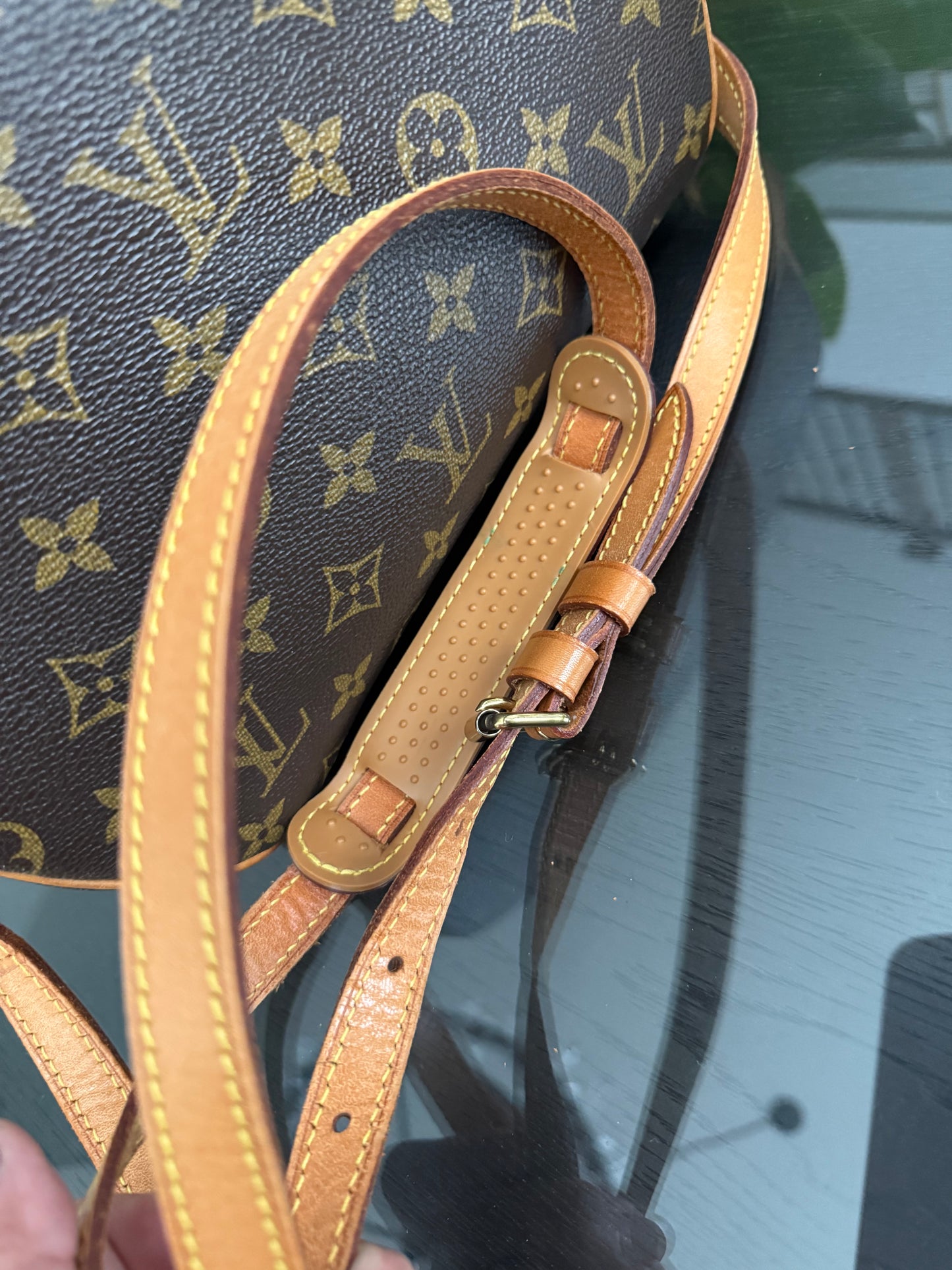 Blois Crossbody -🗓️ Year: 1999