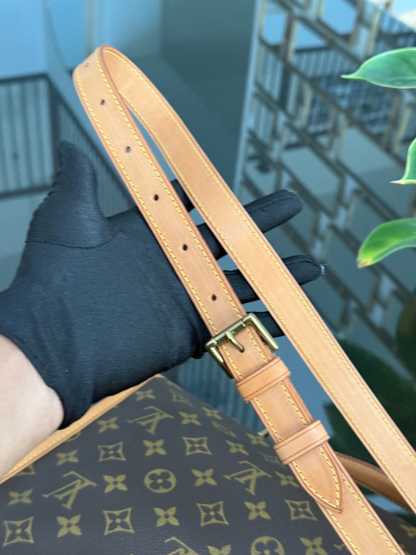 Beverly GM Satchel Crossbody - 📅 Year: 1991