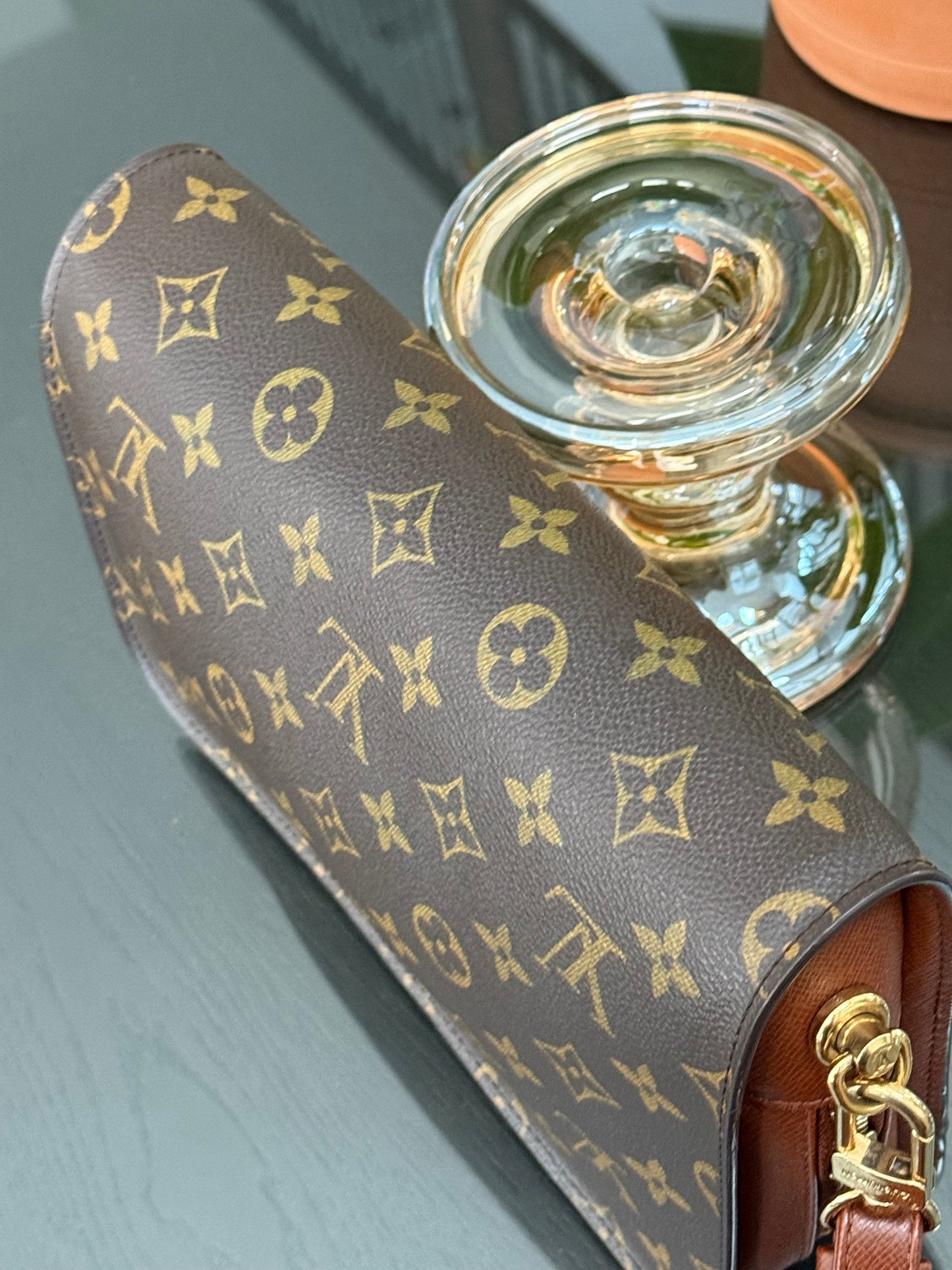 Orsay Clutch -
🗓️ Year: 2001