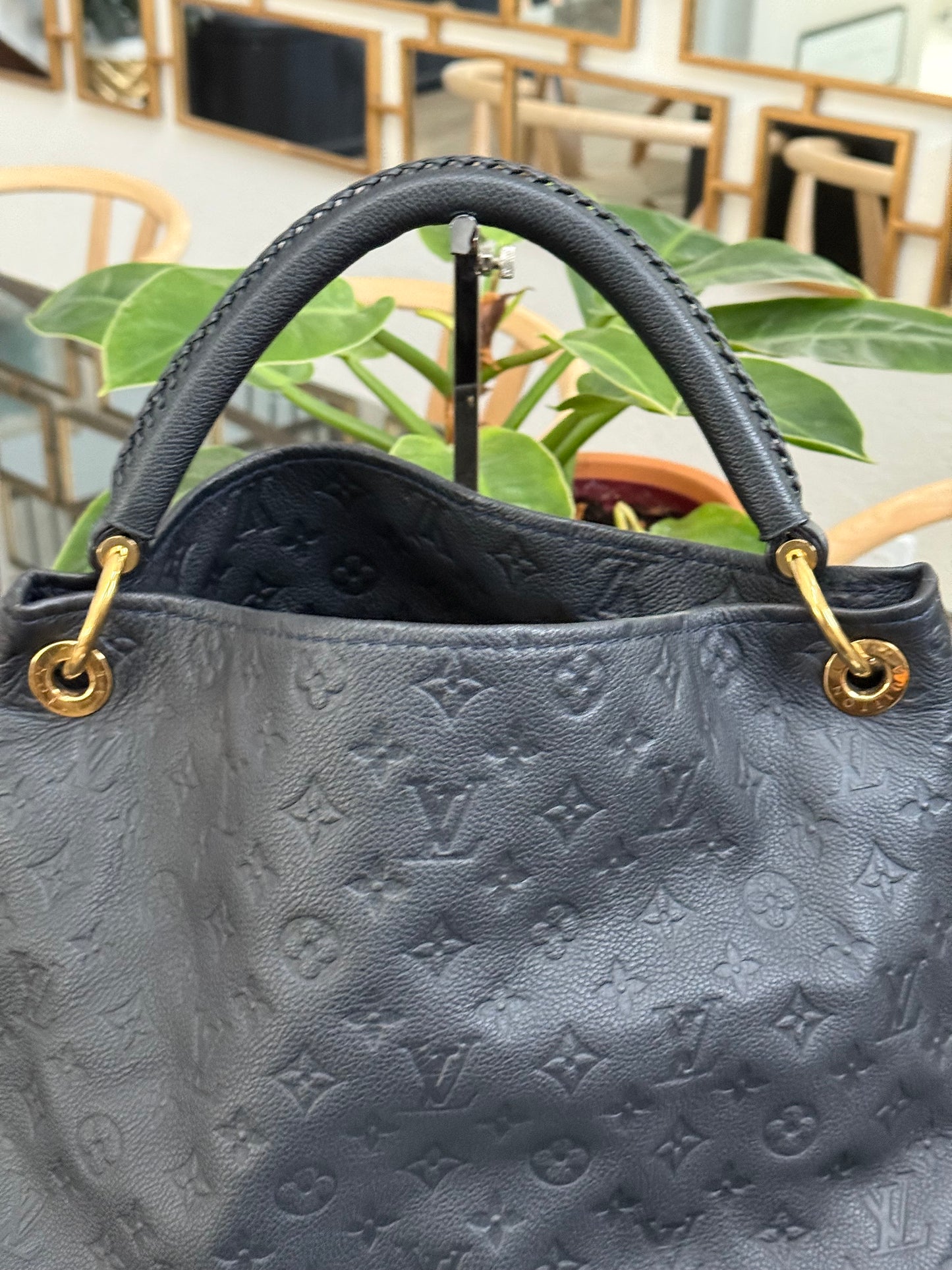 Artsy MM Empriente in Black/ Navy Blue with Dustbag, Receipt and Insert Organizer - ๐
Year: 2012
